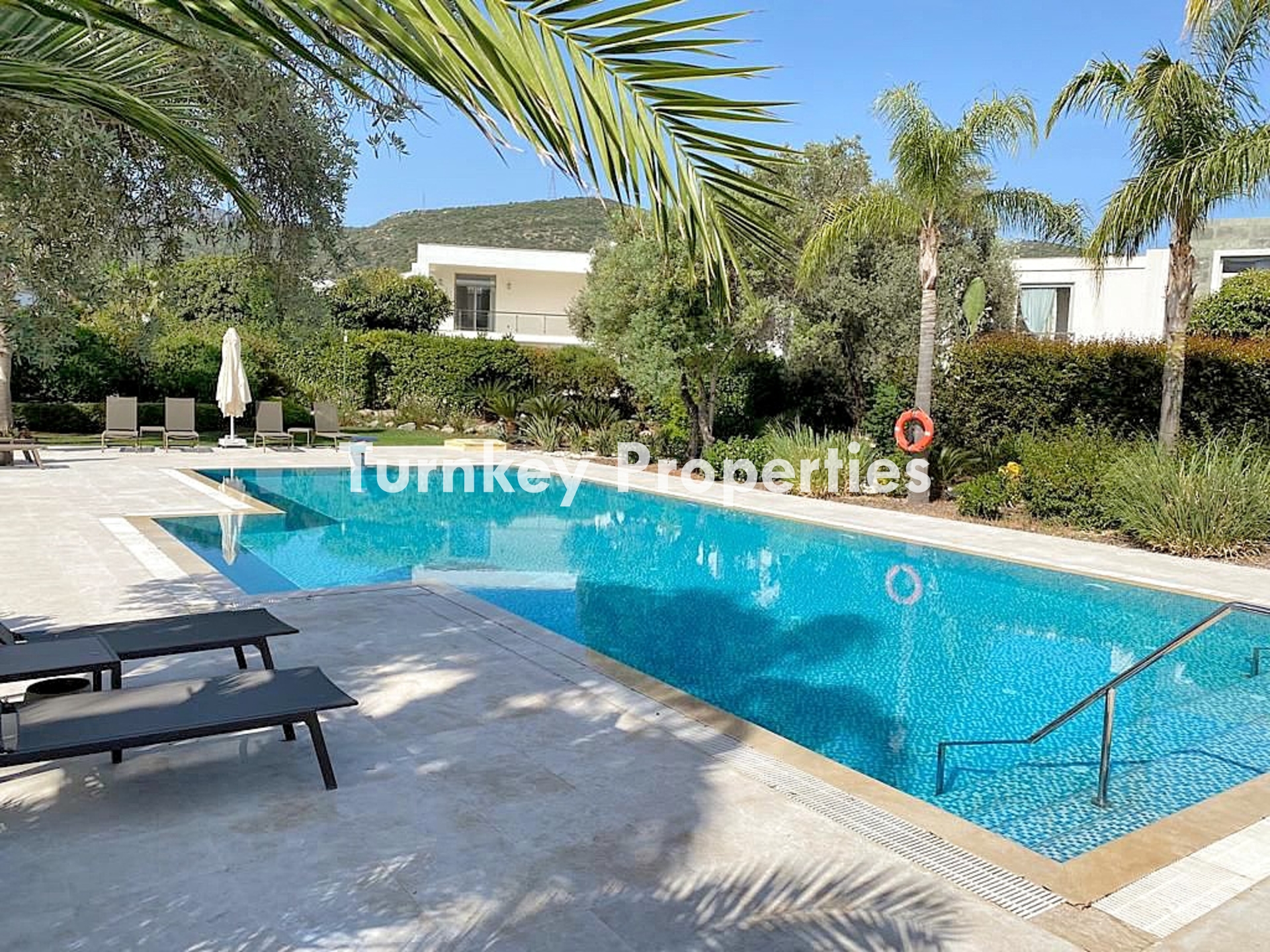 Torba Satılık Villa Denize Sıfır Özel Plajlı Site İçinde Yaşam