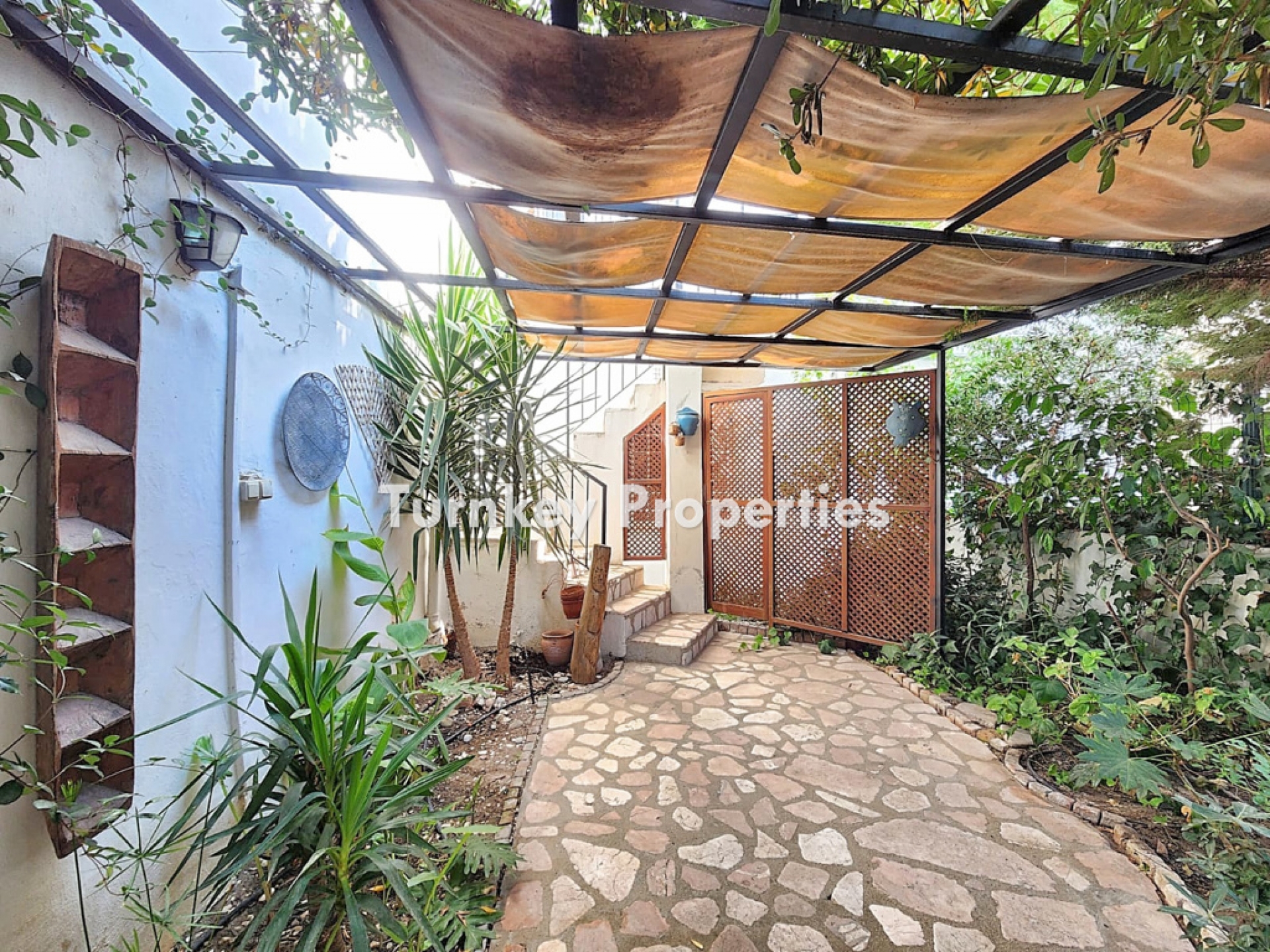 Bodrum Merkez Satılık Taş Ev Otantik Tasarım Yürüme Mesafesinde