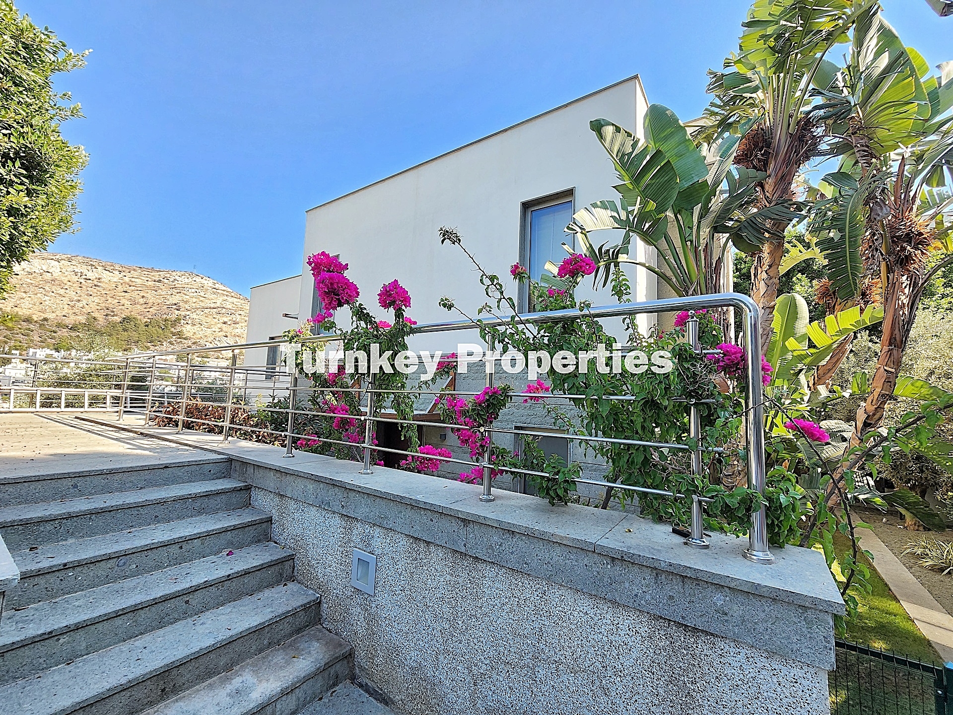 Bodrum'da Deniz Manzaralı Satılık Lüks Ev | Eşsiz Deniz Manzarasına Sahip Satılık Bodrum Evi, Denize Yürüme Mesafesi