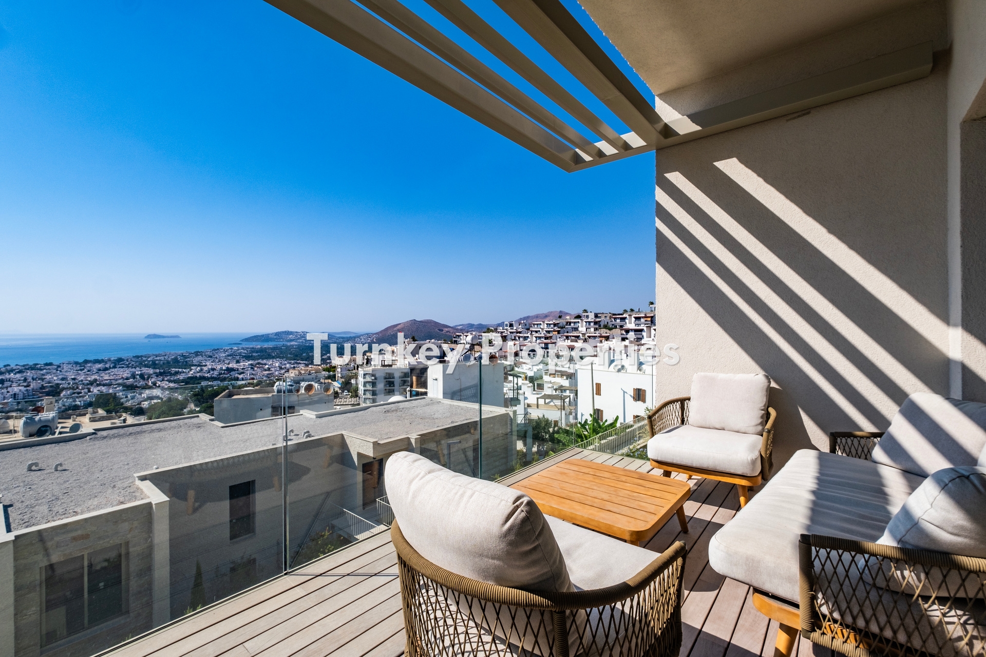 Turgutreis’te Kaliminos ve Marina Manzaralı 3+1 Satılık Daire | Ortak Havuz, Yerden Isıtma, Jeneratör ve Su Deposu Özellikleriyle