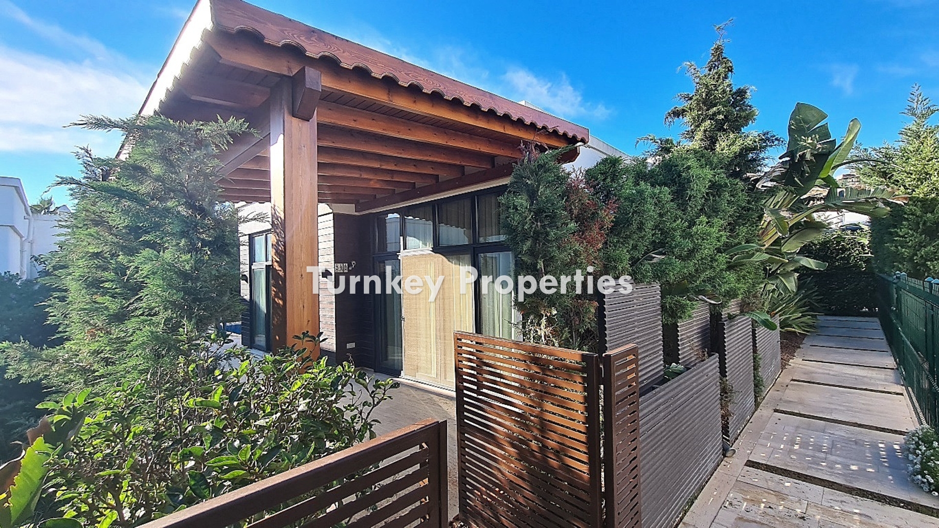 Ortakent Yahşi Satılık Villa Sahile Yakın Tek Katlı Bahçeli Ev