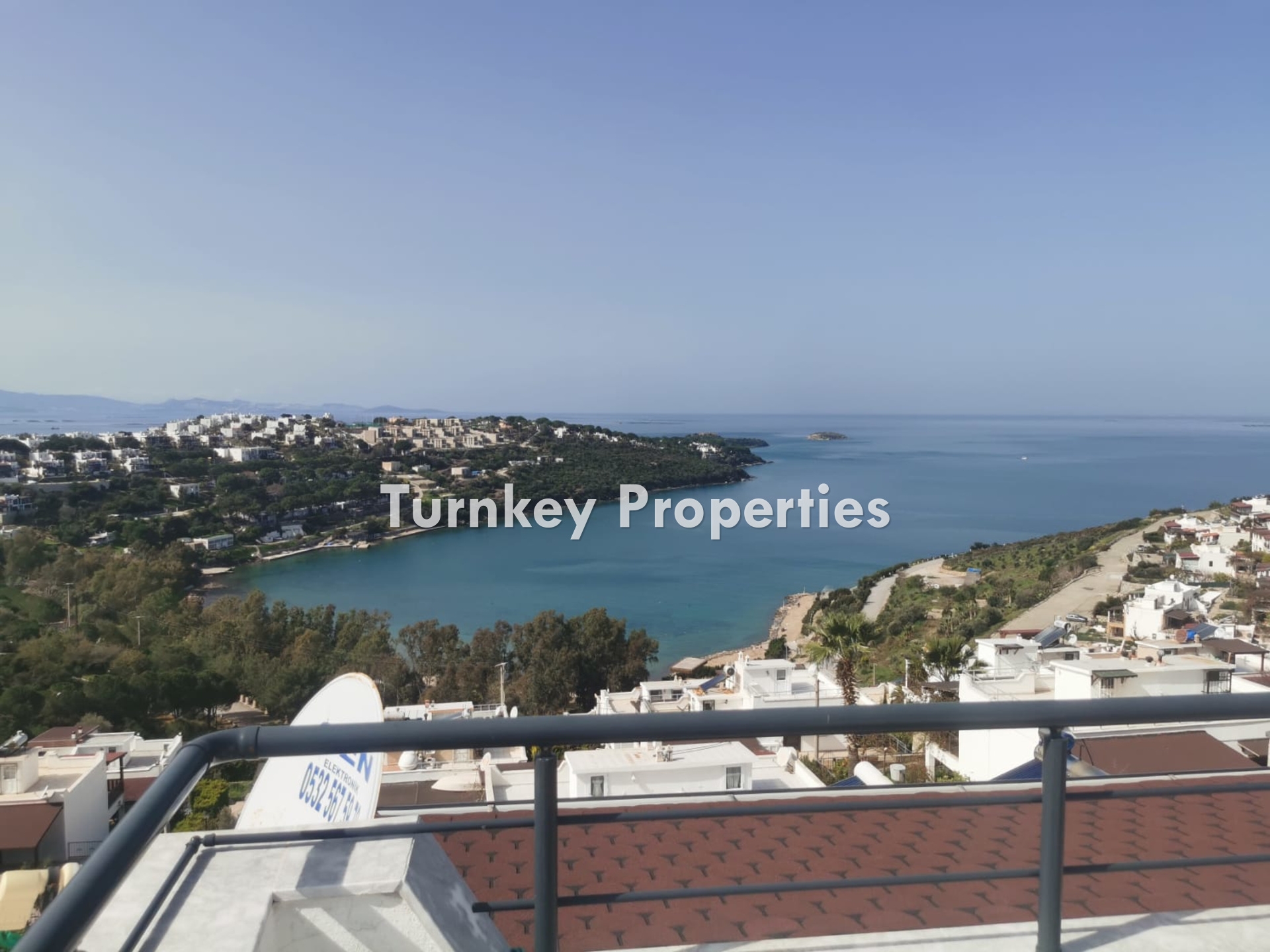 Güvercinlik'te Özel Plajlı, Sosyal Tesisli, Deniz Manzaralı Satılık 3+1 Villa