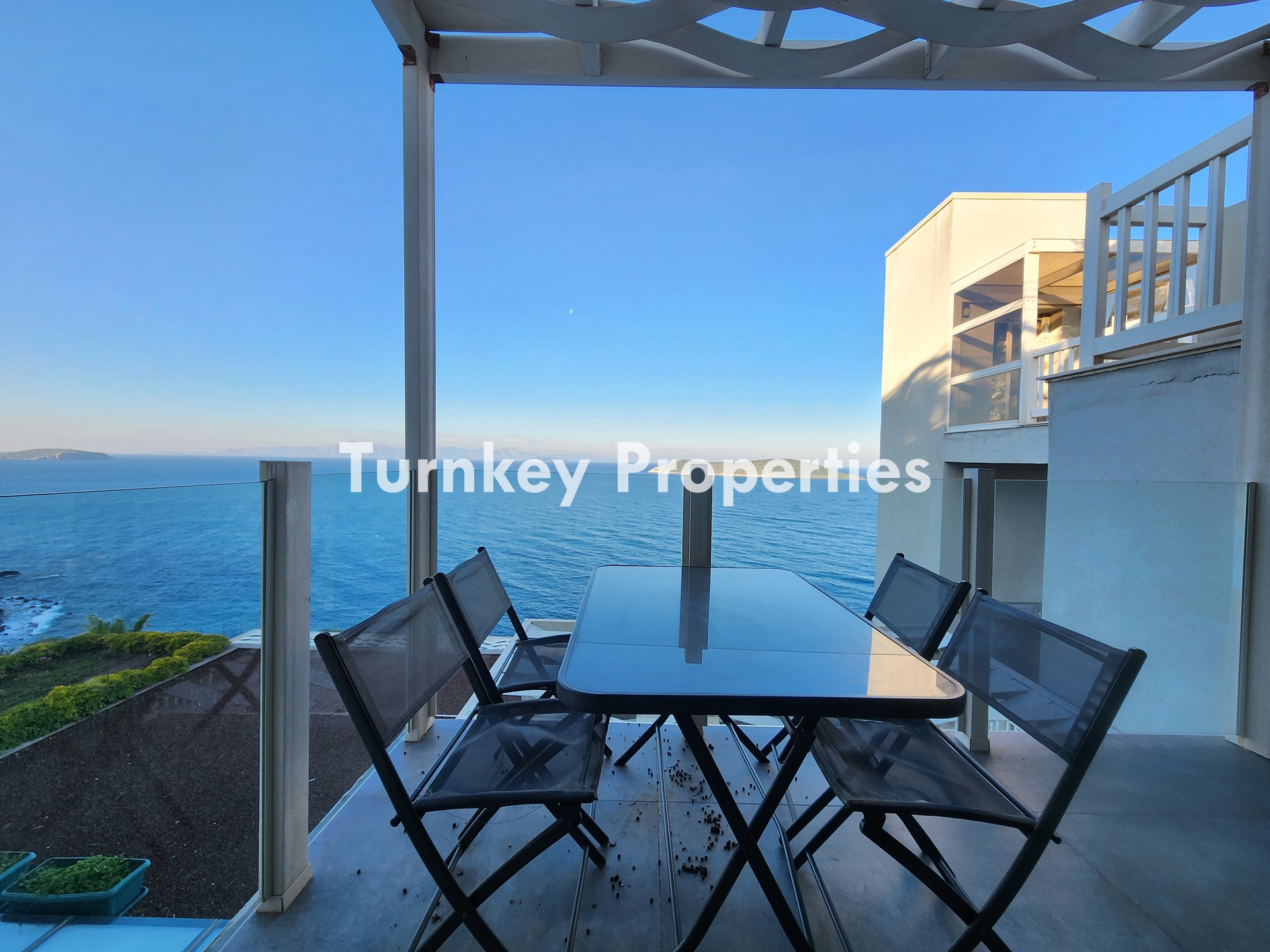 Gümüşlük Koyunbaba’da Deniz Manzaralı Satılık Daire Denize Sıfır