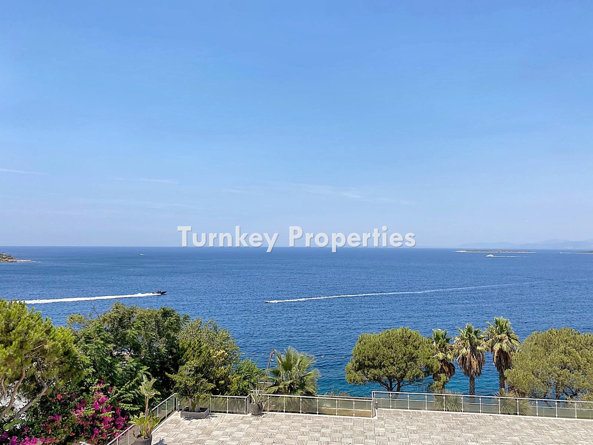 Gündoğan Satılık Villa Denize Sıfır Özel İskeleli Deniz Manzaralı