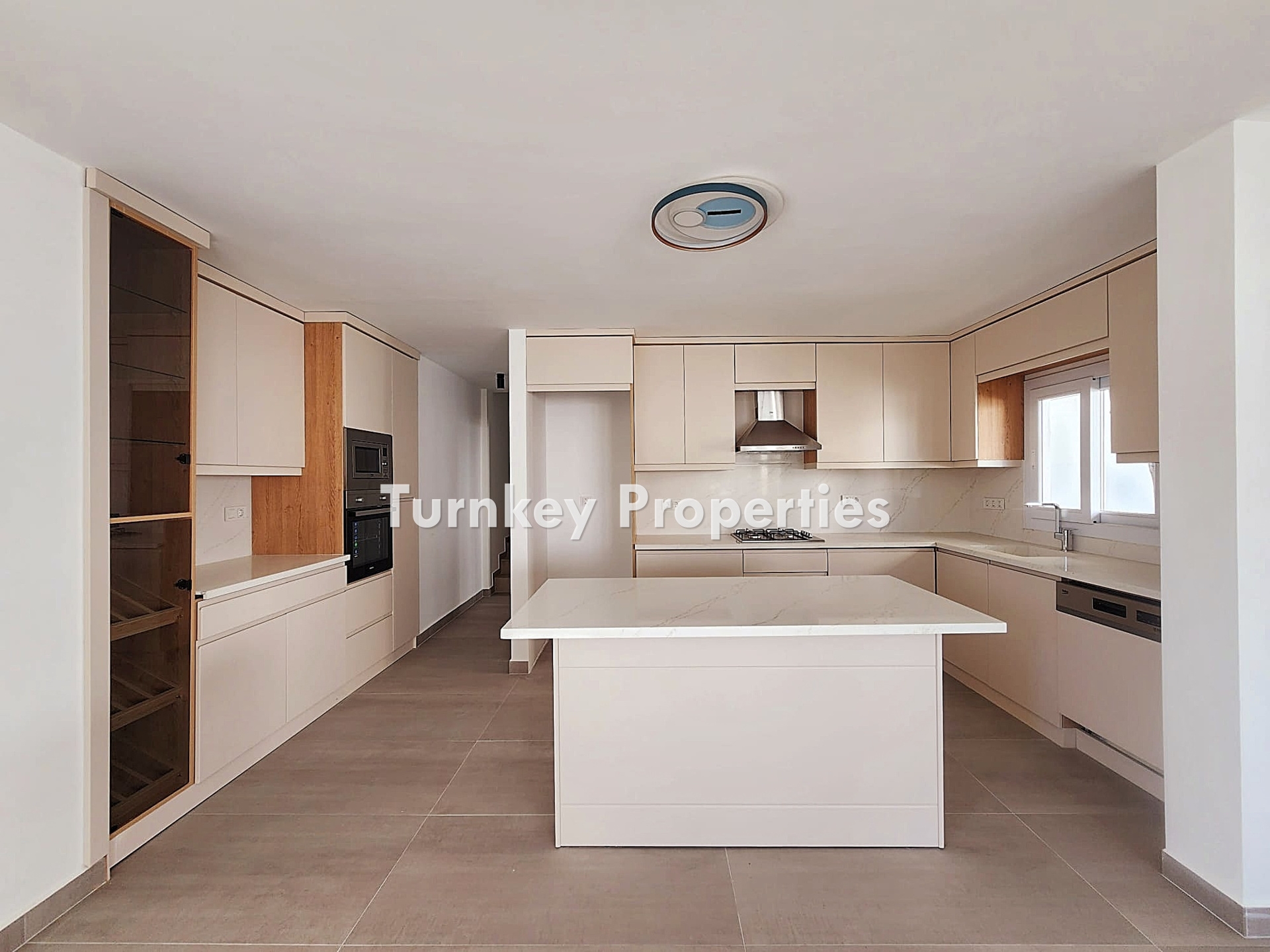 Gündoğan Küçükbük'te Deniz Manzaralı, Bahçeli Satılık Villa