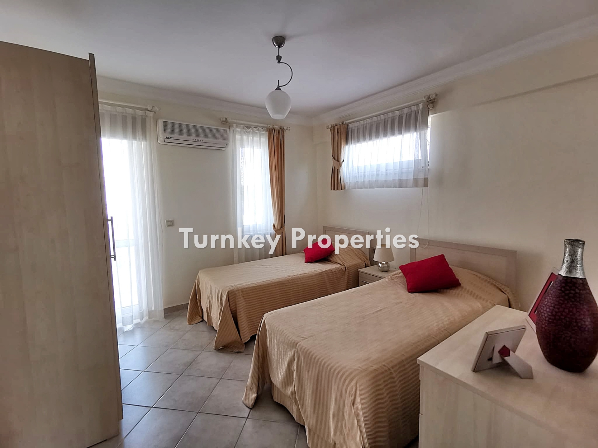 Boğaziçi Satılık Daire | Deniz Manzaralı ve Sosyal Olanaklı