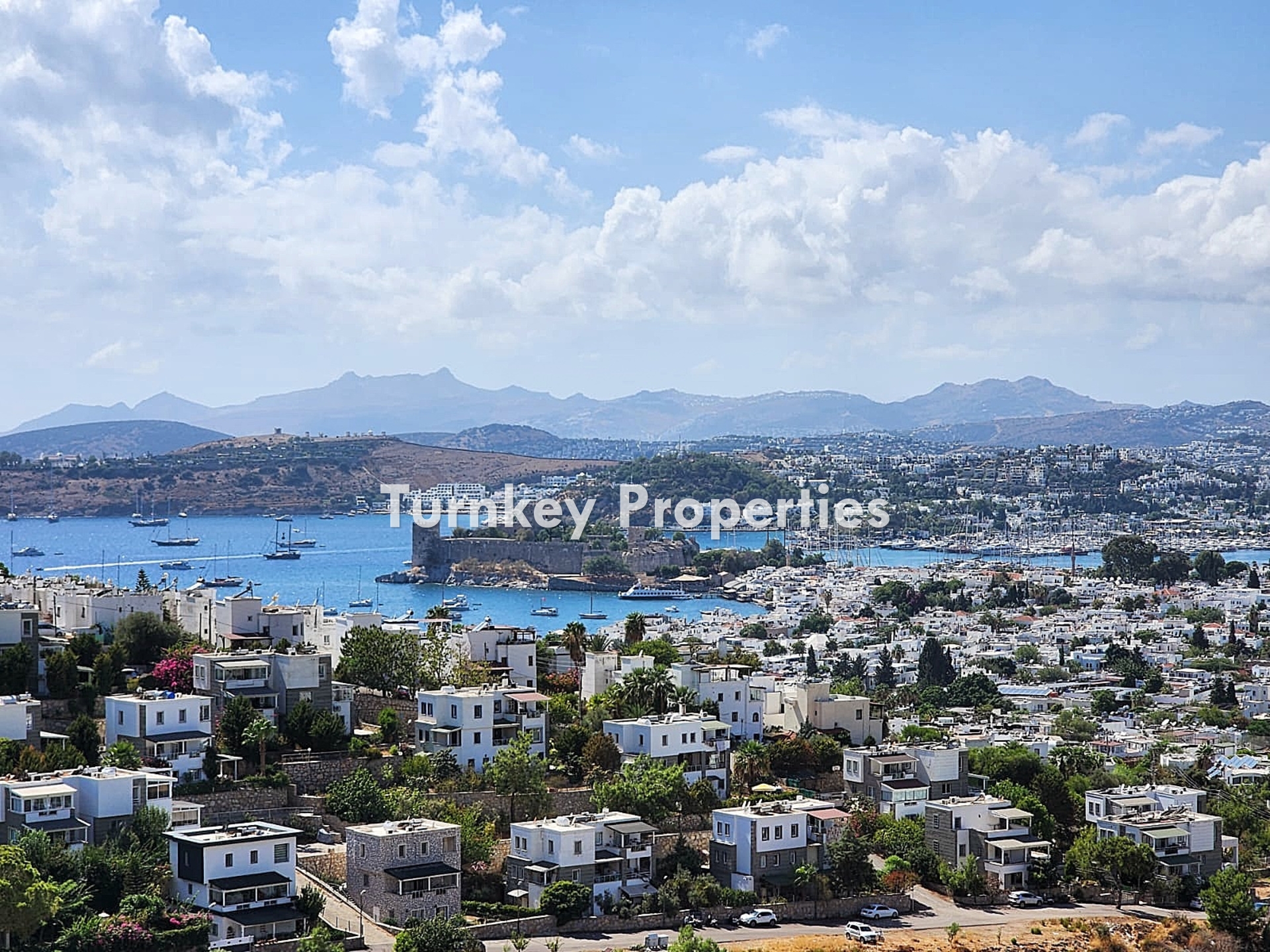 Bodrum Merkez'de Satılık 6+2 Malikane, Deniz ve Kale Manzaralı