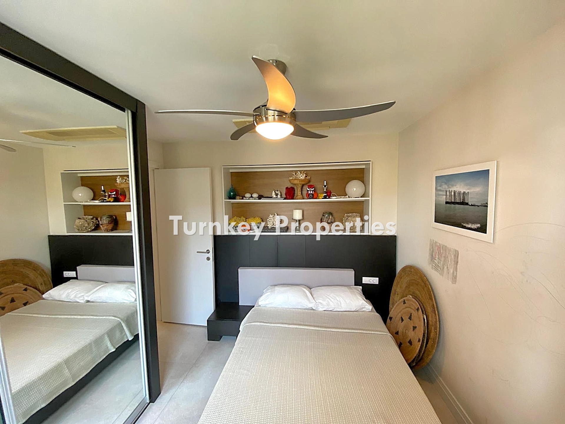 Gündoğan'da Satılık Denize Sıfır Ultra-Lüks, Full Eşyalı 5+1 Daire