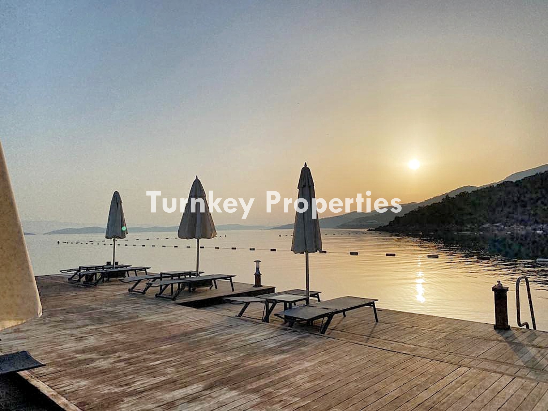 Torba Satılık Villa Denize Sıfır Özel Plajlı Site İçinde Yaşam