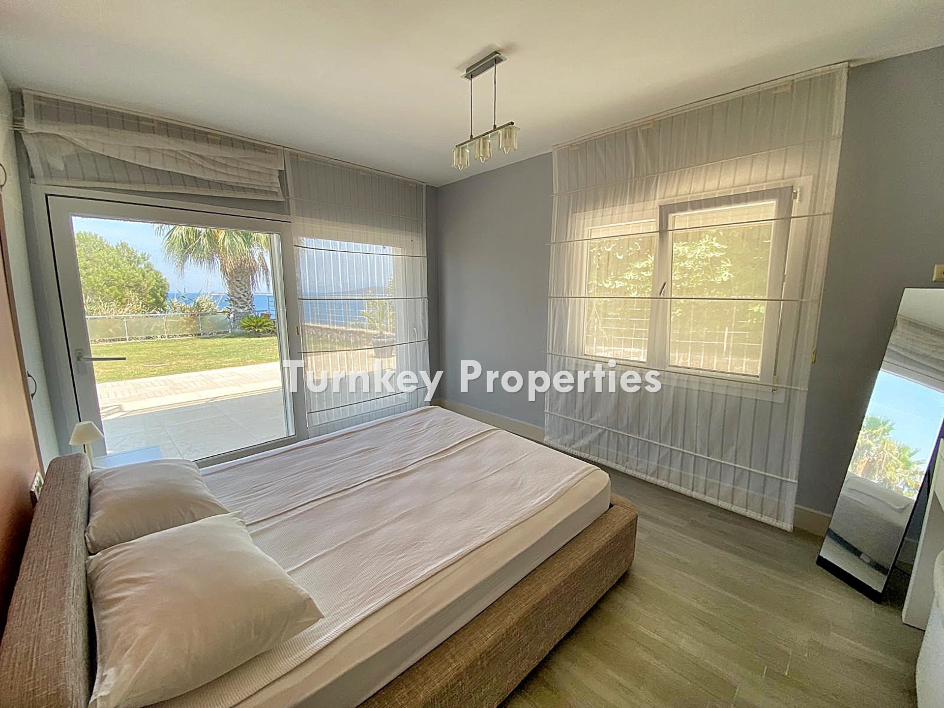 Gündoğan Satılık Villa Denize Sıfır Özel İskeleli Deniz Manzaralı