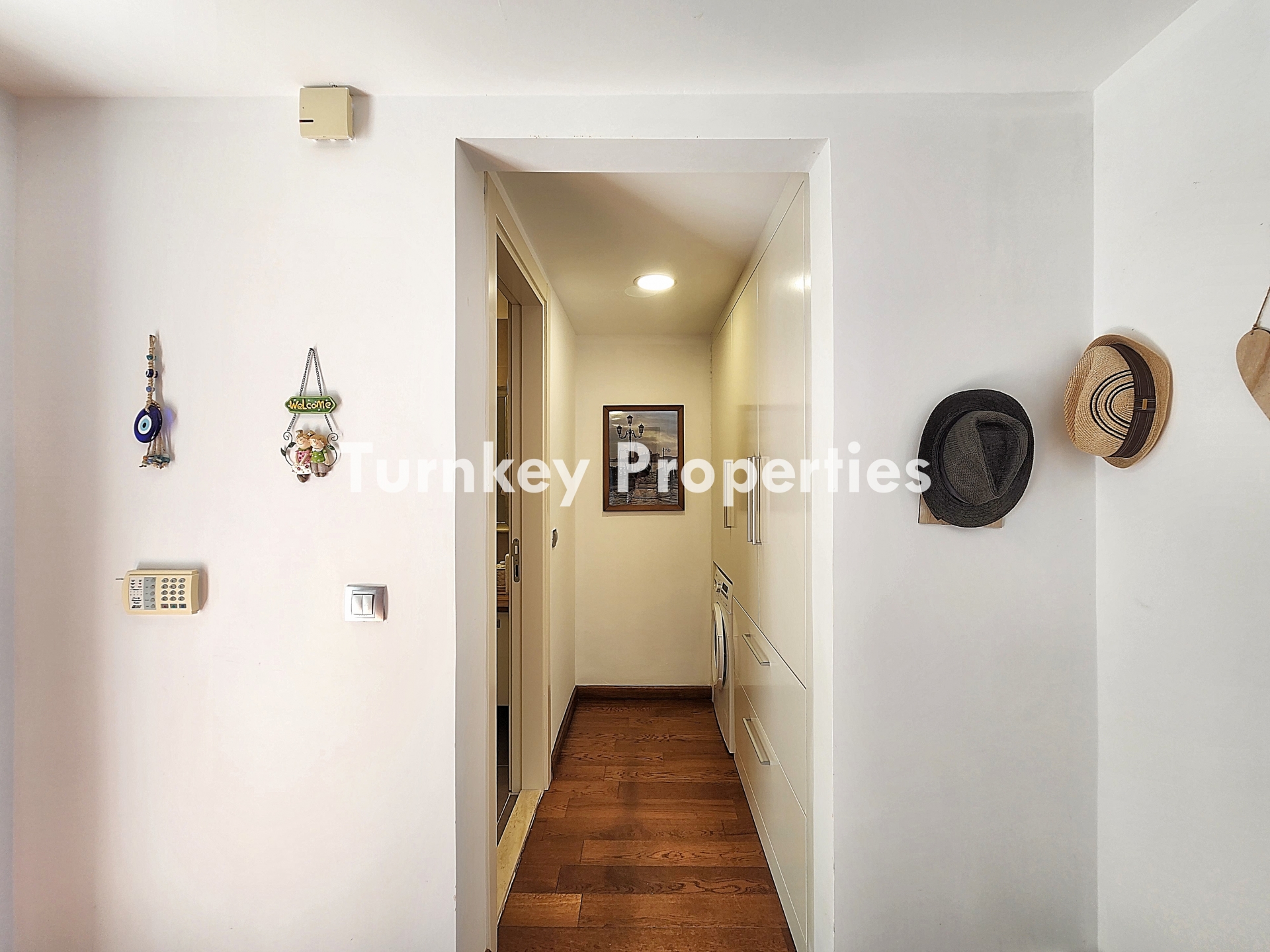 Bodrum Denize Sıfır Satılık Yazlık | Özel İskelesi, Denize Sıfır Plaj Alanı, Restoranı ve Sosyal İmkanlarıyla Eksiksiz bir Yaşam