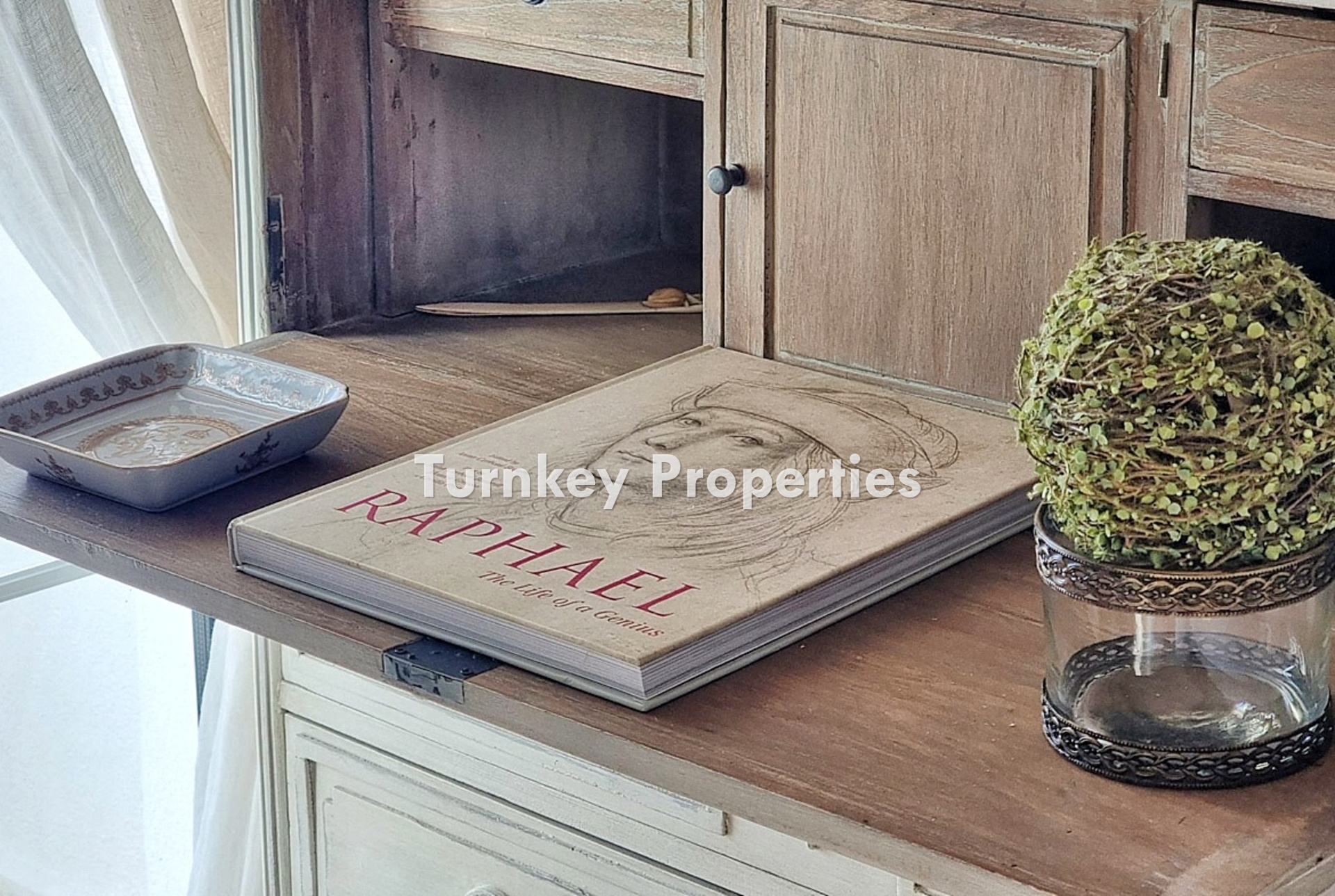 Yalıkavak'ta Satılık Lüks Villa, Eşsiz Şıklık ve Panoramik Körfez Manzarası