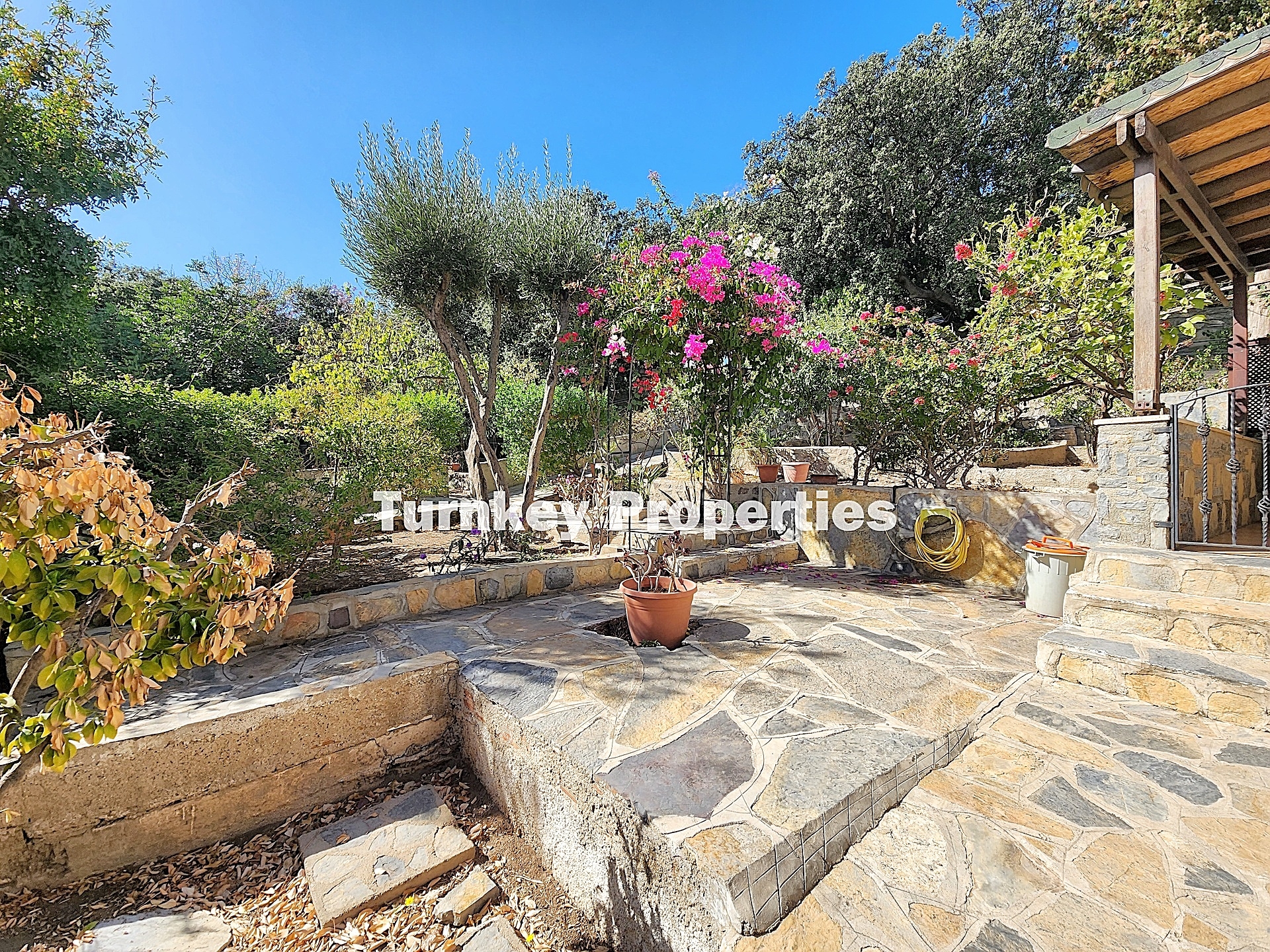 Bodrum Bitez Aktur Sitesi Satılık 3+2 Villa Deniz Manzaralı Bahçe