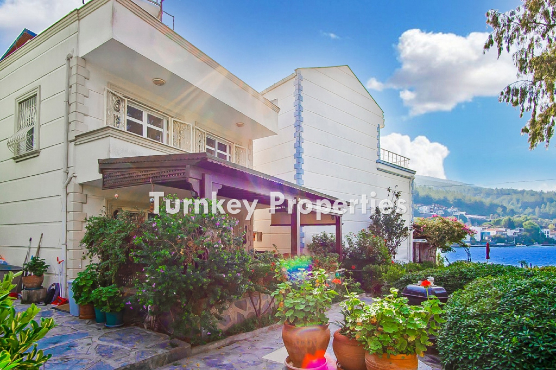 Güvercinlik Satılık Villa Denize Yakın Deniz Manzaralı Geleneksel