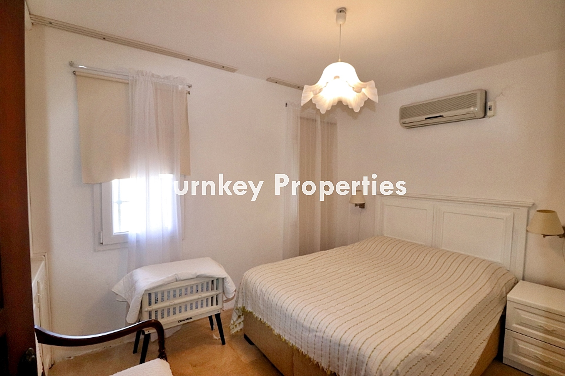 Torba Satılık Müstakil Ev Sahile Yakın Bahçeli Deniz Manzaralı