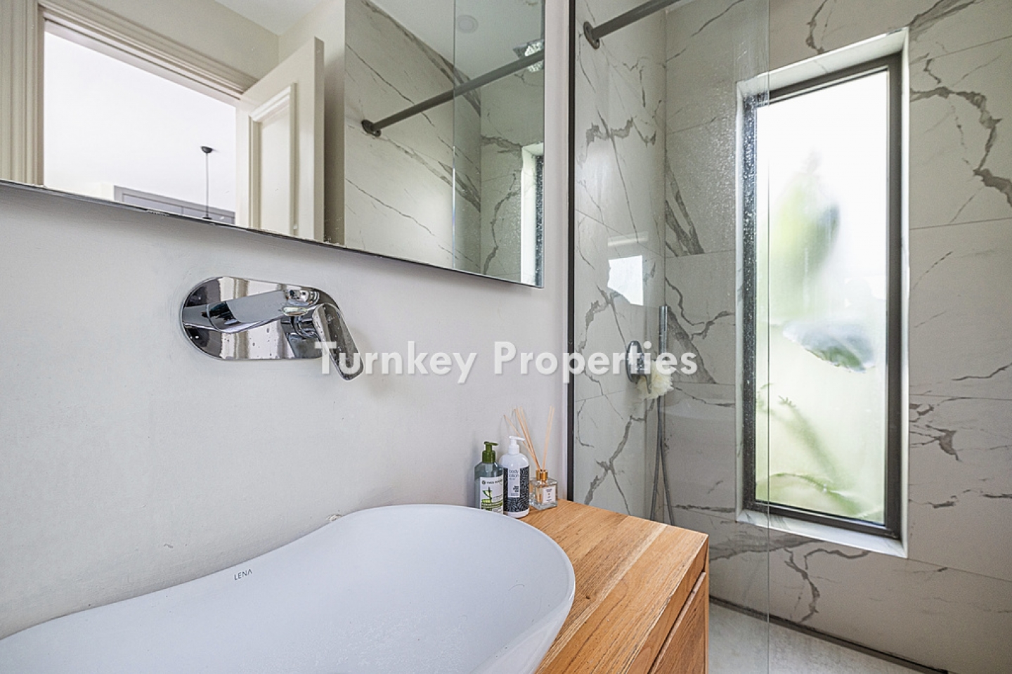 Dibeklihan Satılık Villa Tek Katlı Özel Bahçeli Infinity Havuzlu