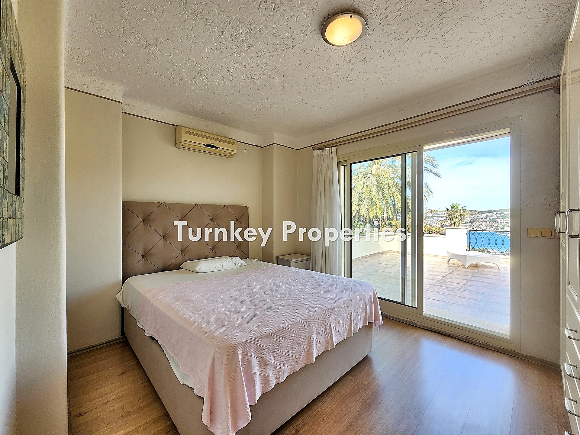 Bodrum Gündoğan Satılık Villa Eşsiz Deniz Manzaralı Geniş Bahçe