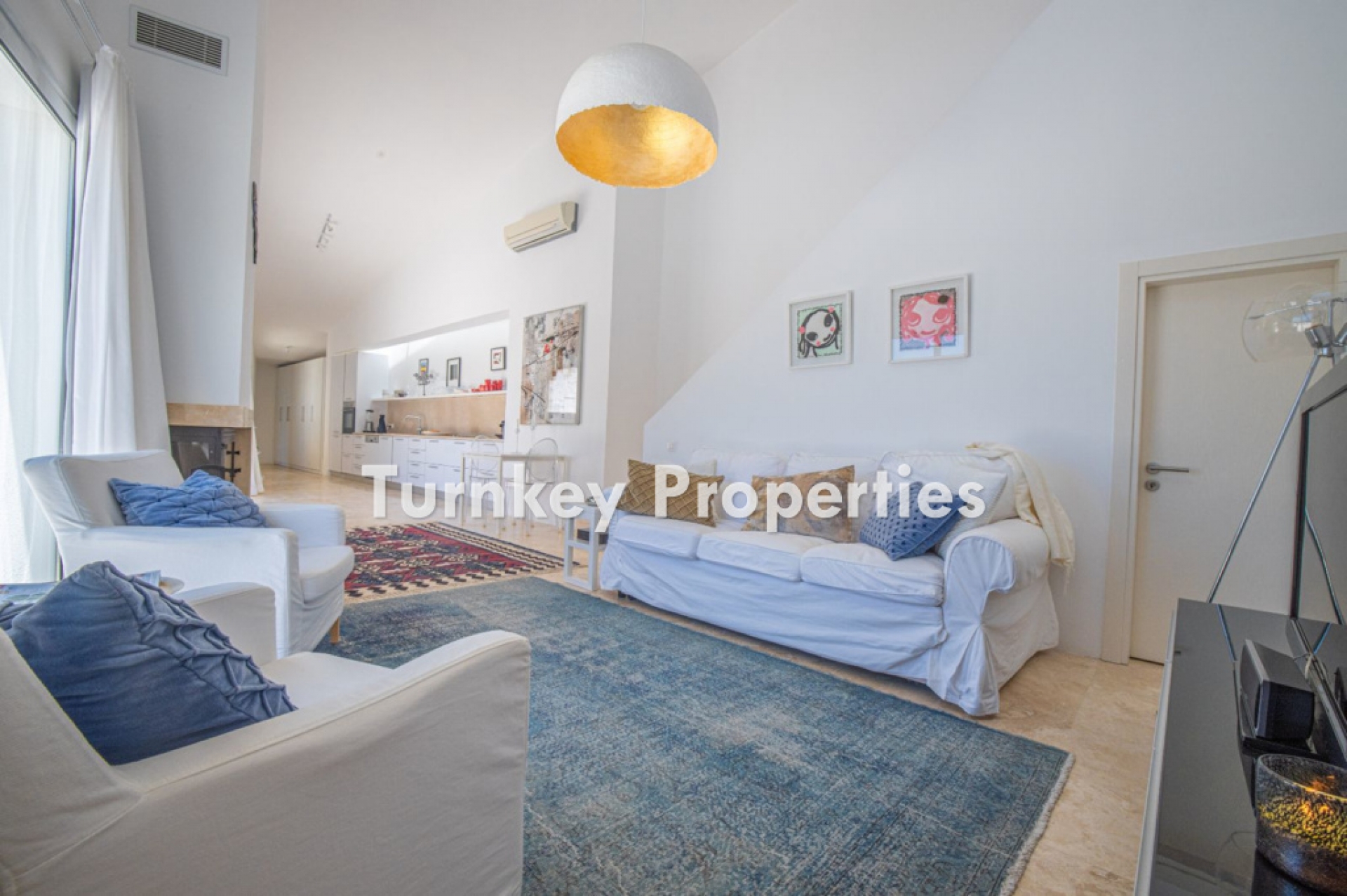 Gümüşlük’te Satılık 3 Yatak Odalı Villa Özel Tasarım Geniş Teraslı