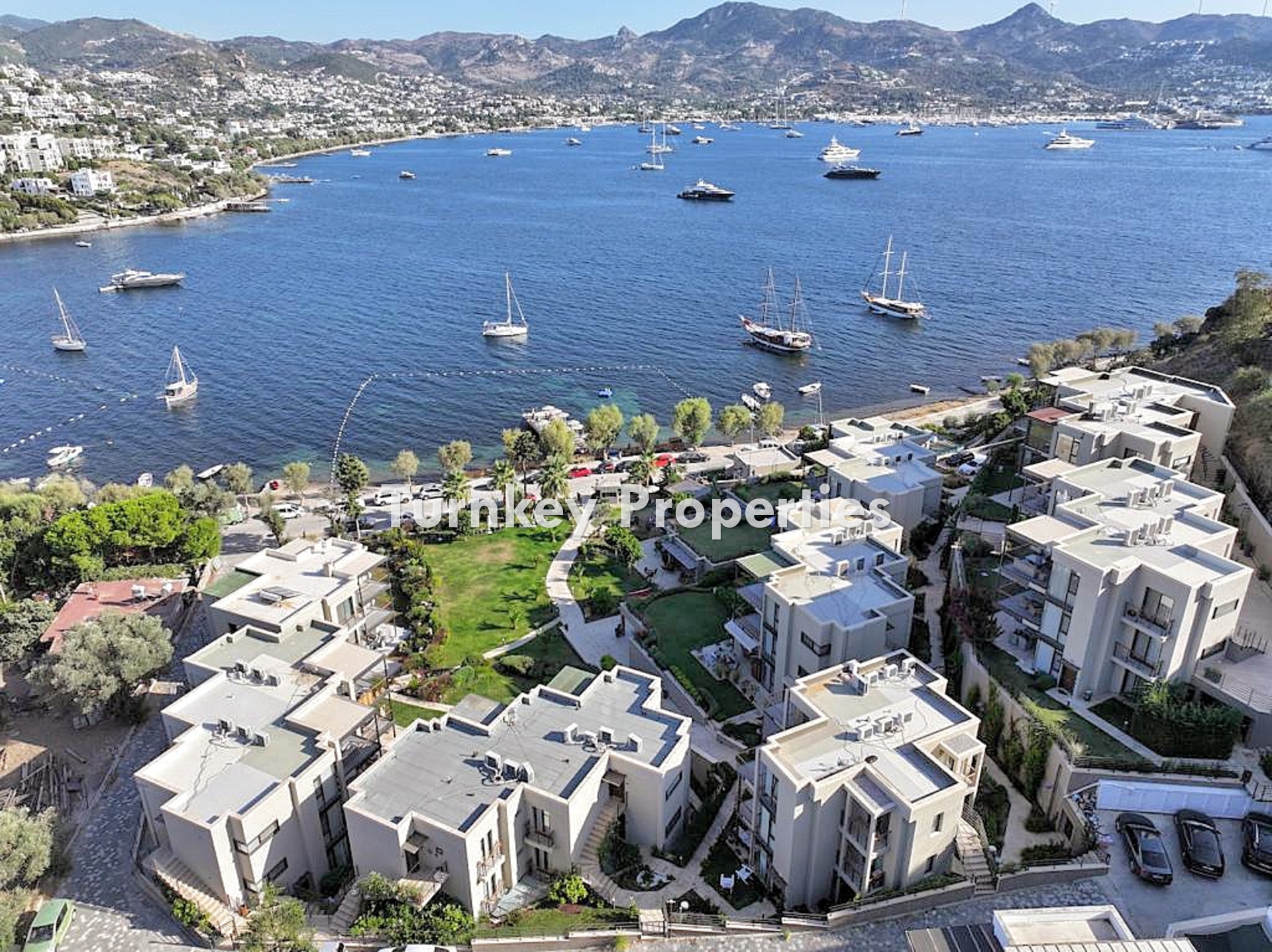 Yalıkavak Küdür Satılık Daire Denize Sıfır Geniş Bahçeli Site