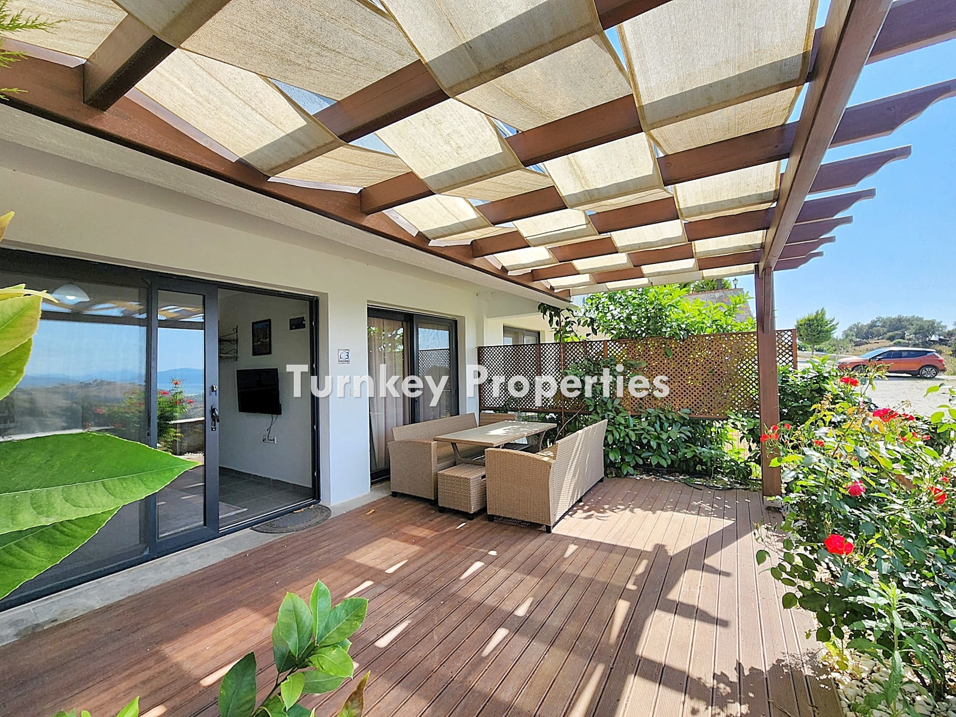 Dörttepe Satılık Daire Göl Manzaralı Bahçe Katı Site İçinde