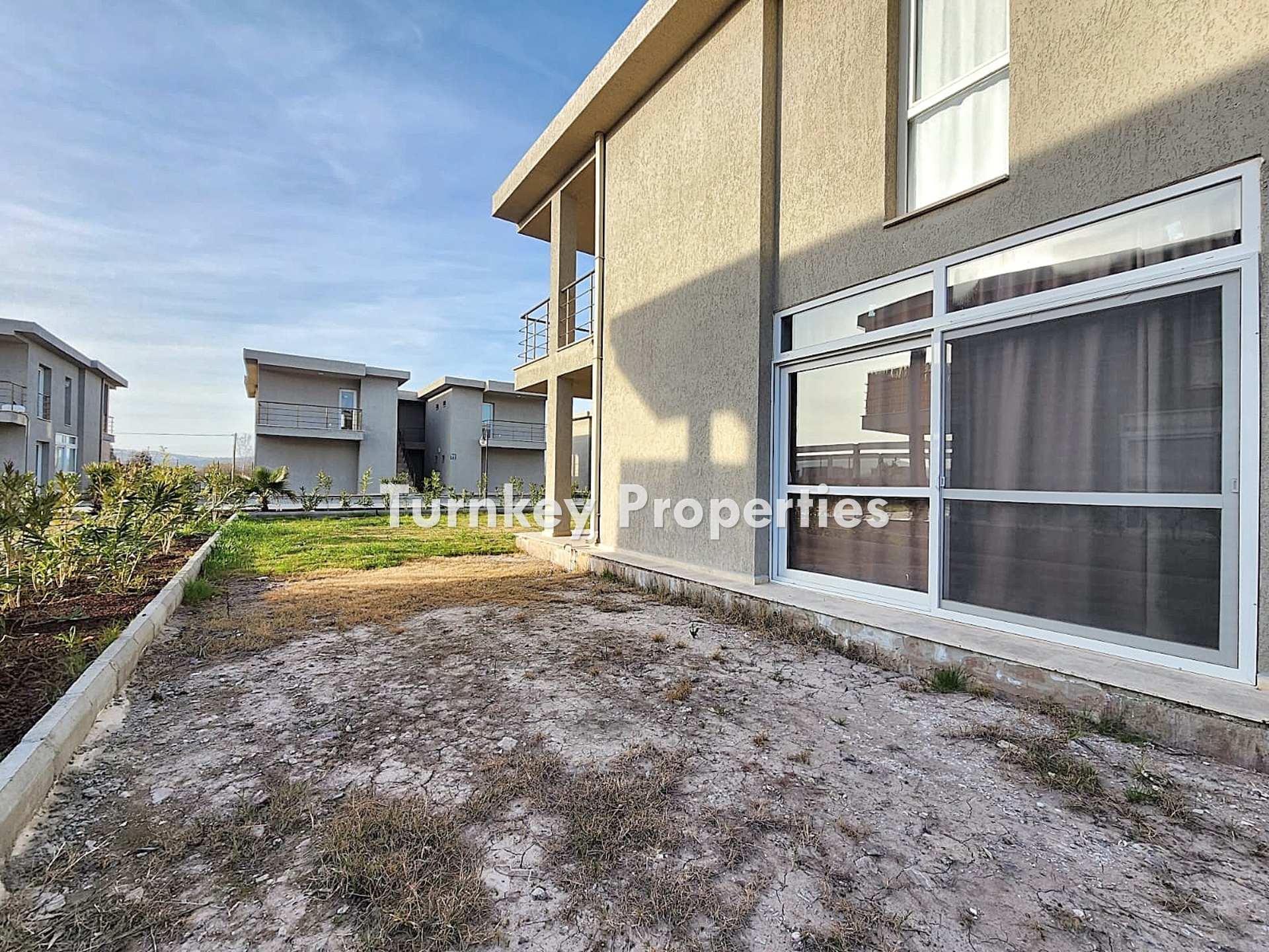 Meşelik Poyrazköy Sitesi Satılık Bahçe Katı Daire Ortak Havuzlu