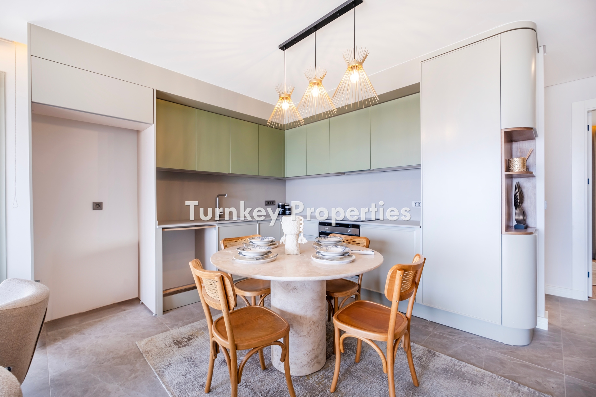 Turgutreis’te Kaliminos ve Marina Manzaralı 3+1 Satılık Daire | Ortak Havuz, Yerden Isıtma, Jeneratör ve Su Deposu Özellikleriyle