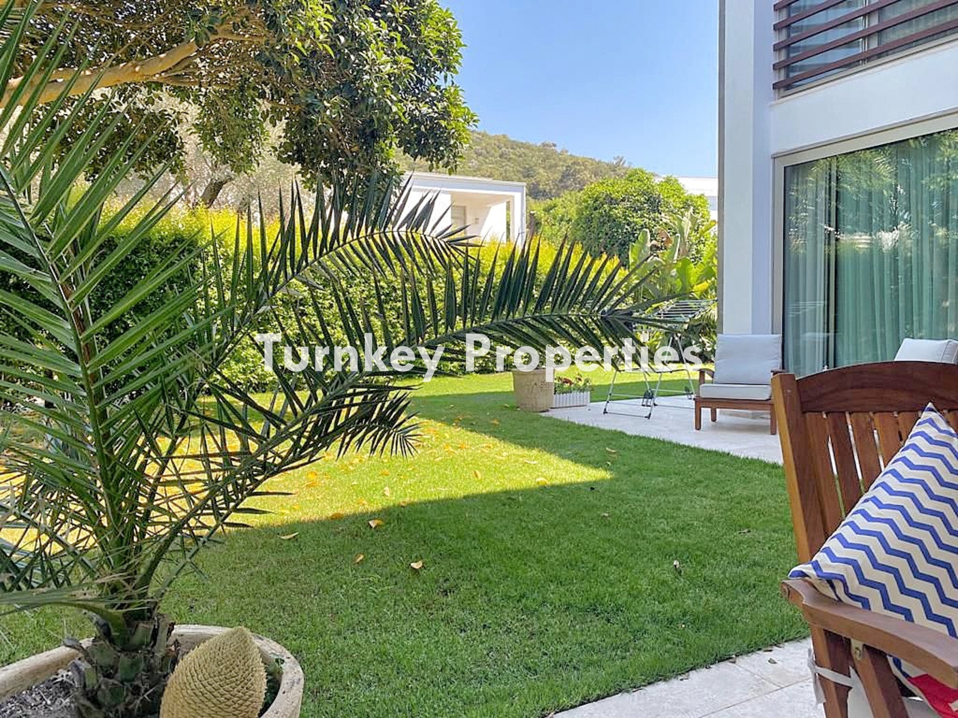 Torba Satılık Villa Denize Sıfır Özel Plajlı Site İçinde Yaşam