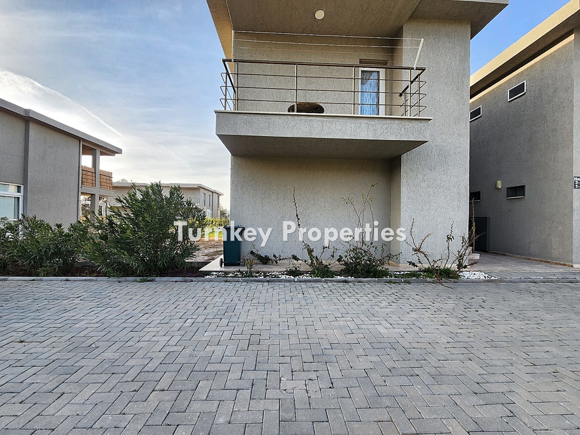 Meşelik Poyrazköy Sitesi Satılık Bahçe Katı Daire Ortak Havuzlu