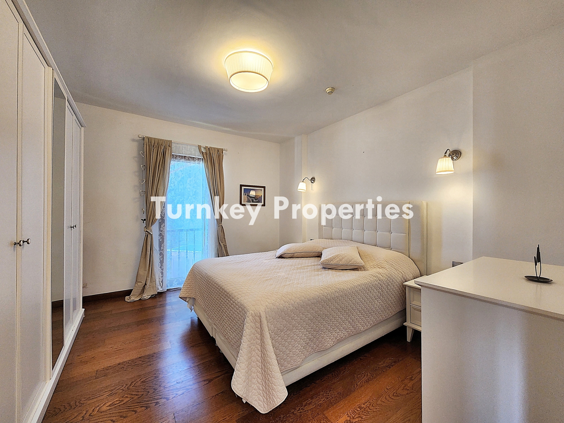 Bodrum Denize Sıfır Satılık Yazlık | Özel İskelesi, Denize Sıfır Plaj Alanı, Restoranı ve Sosyal İmkanlarıyla Eksiksiz bir Yaşam