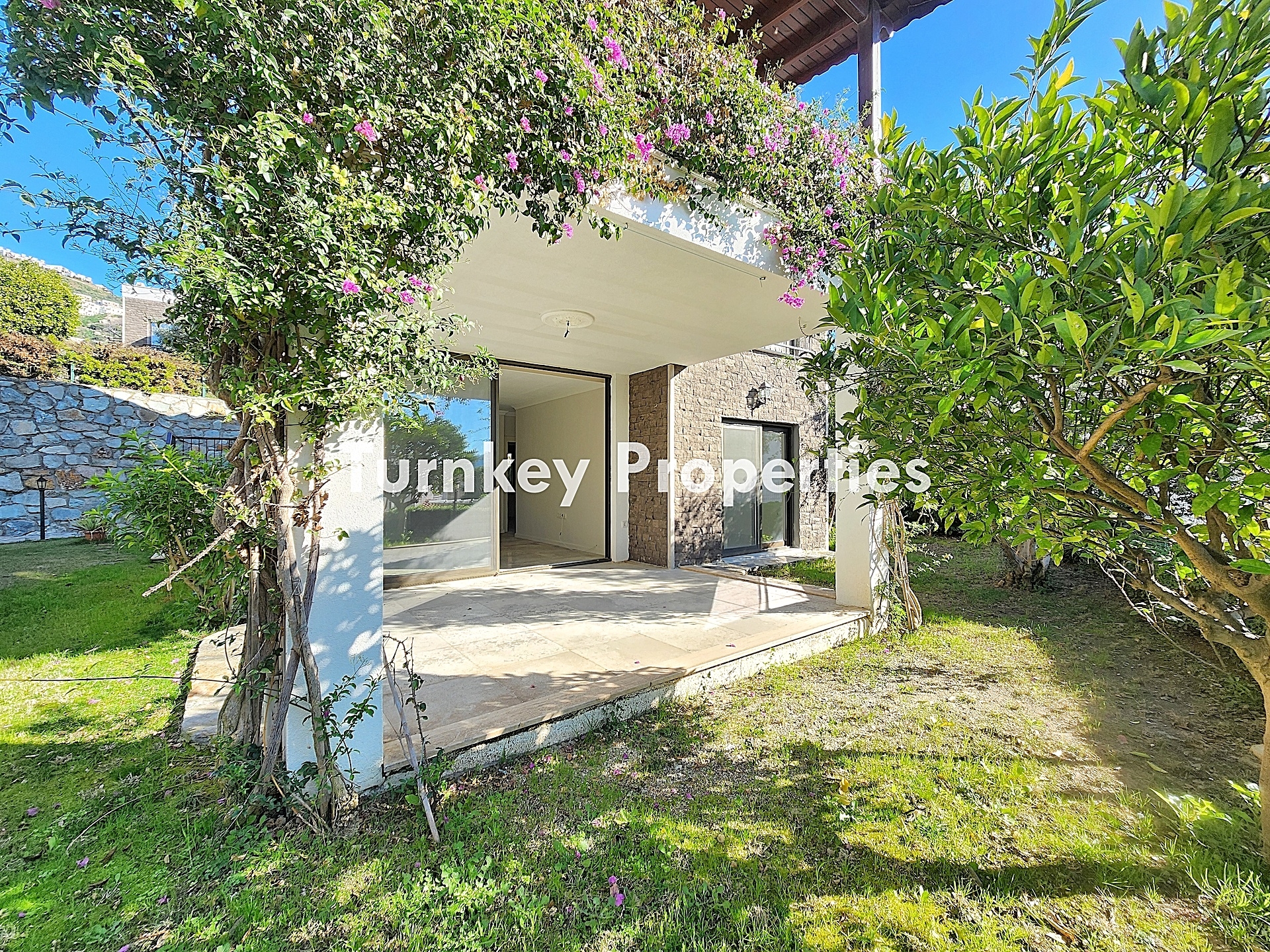 Gümüşlük Koyunbaba Satılık Bahçe Katı Daire Plaja Yakın Site İçi