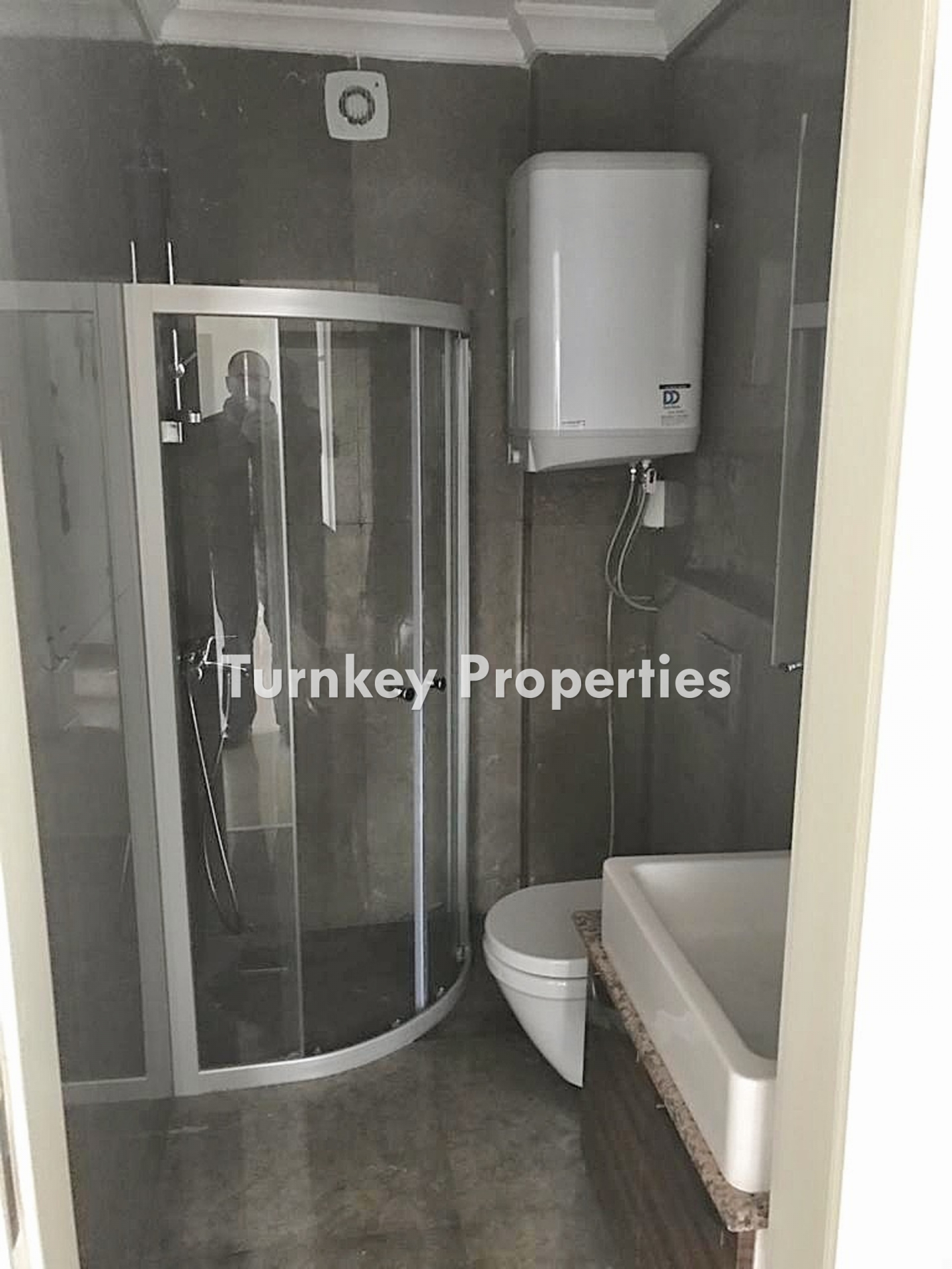 Bodrum, Konacık'ta Satılık Daire | Merkezi Konumda, Marmara Koleji YakIn, Site İçerisinde Ortak Havuzlu 3+1 Üst Kat Daire