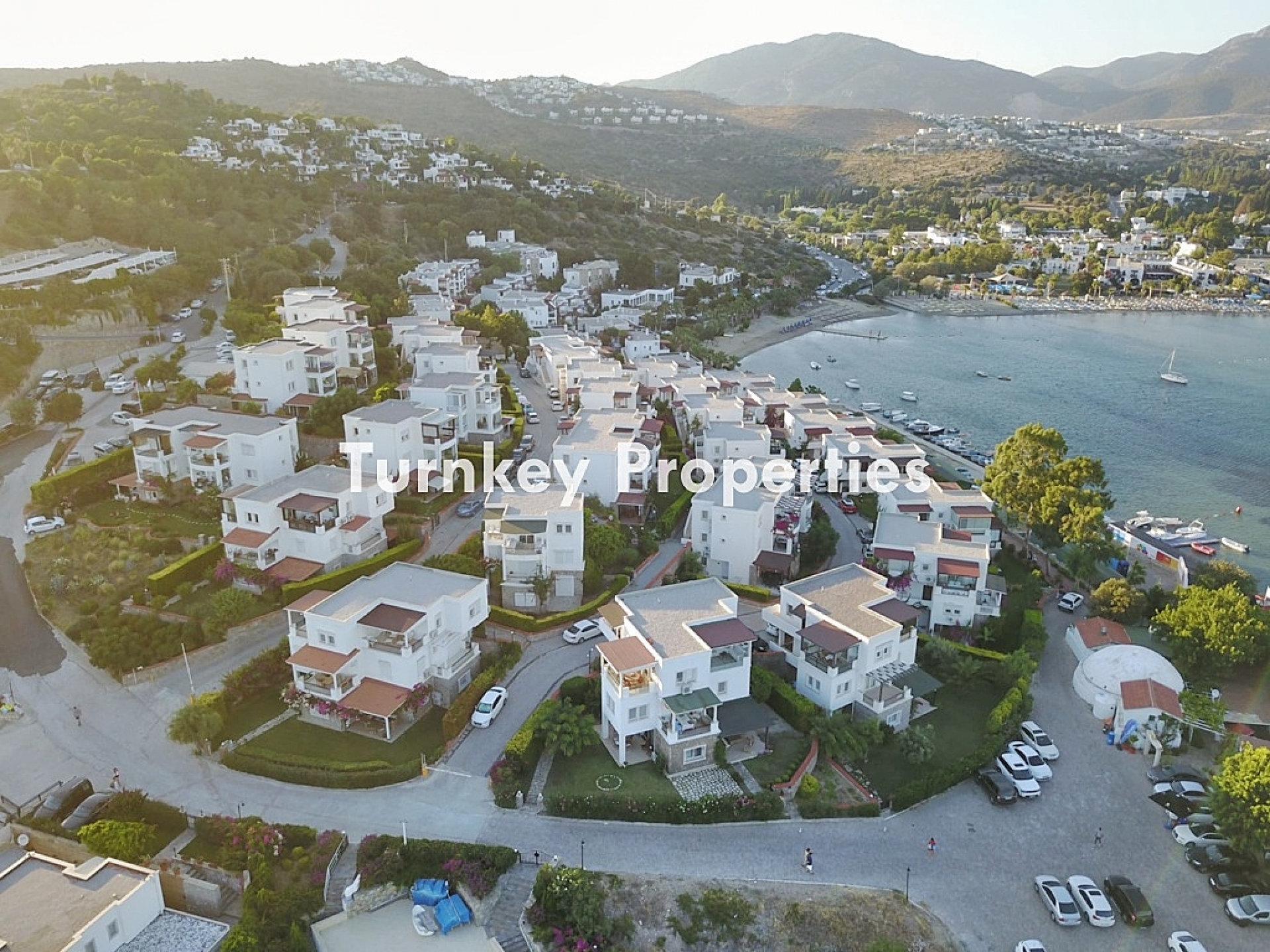 Bodrum Bitez Aktur Sitesi Satılık 3+2 Villa Deniz Manzaralı Bahçe