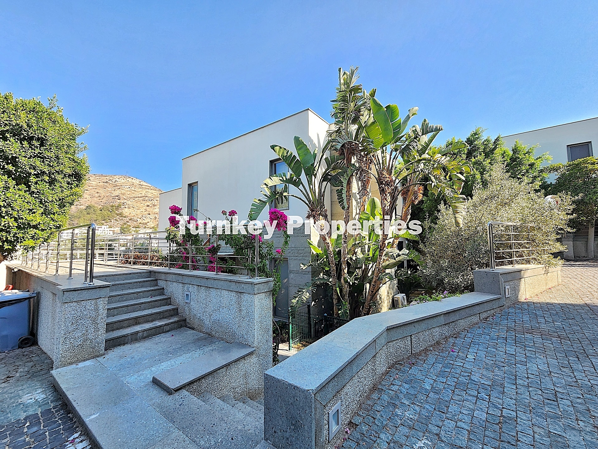 Bodrum'da Deniz Manzaralı Satılık Lüks Ev | Eşsiz Deniz Manzarasına Sahip Satılık Bodrum Evi, Denize Yürüme Mesafesi