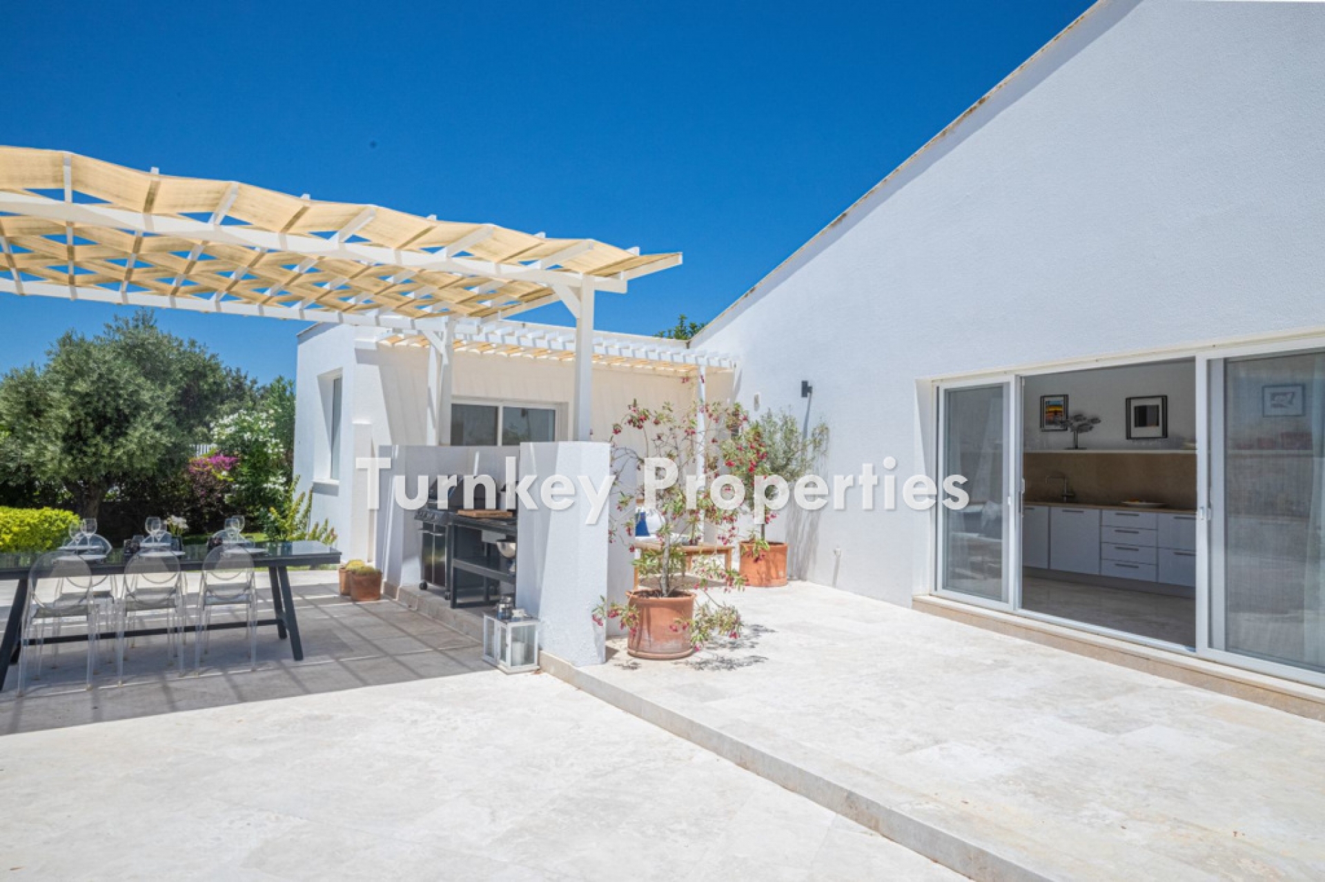 Gümüşlük’te Satılık 3 Yatak Odalı Villa Özel Tasarım Geniş Teraslı