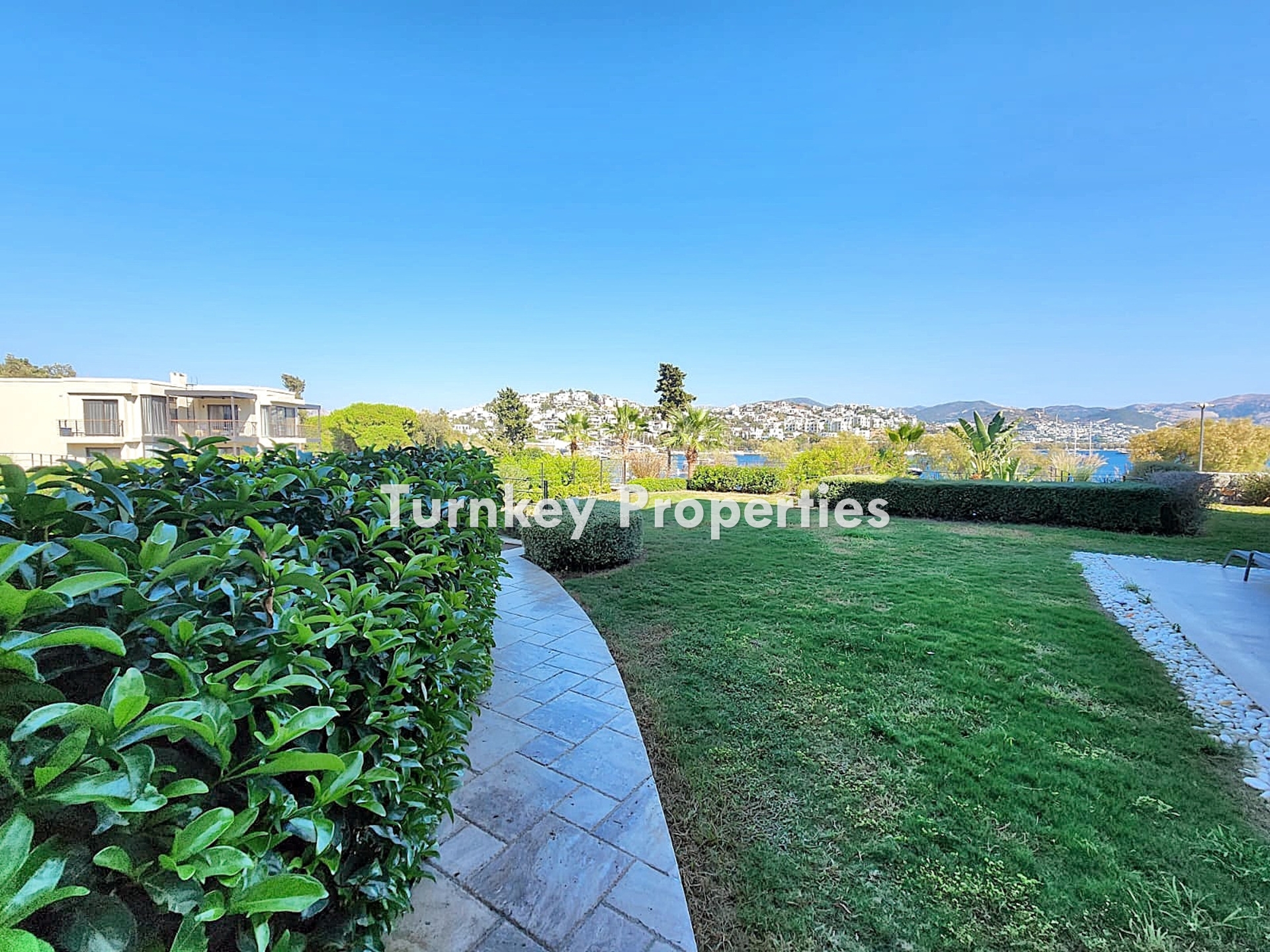 Yalıkavak Küdür Satılık Daire Denize Sıfır Geniş Bahçeli Site