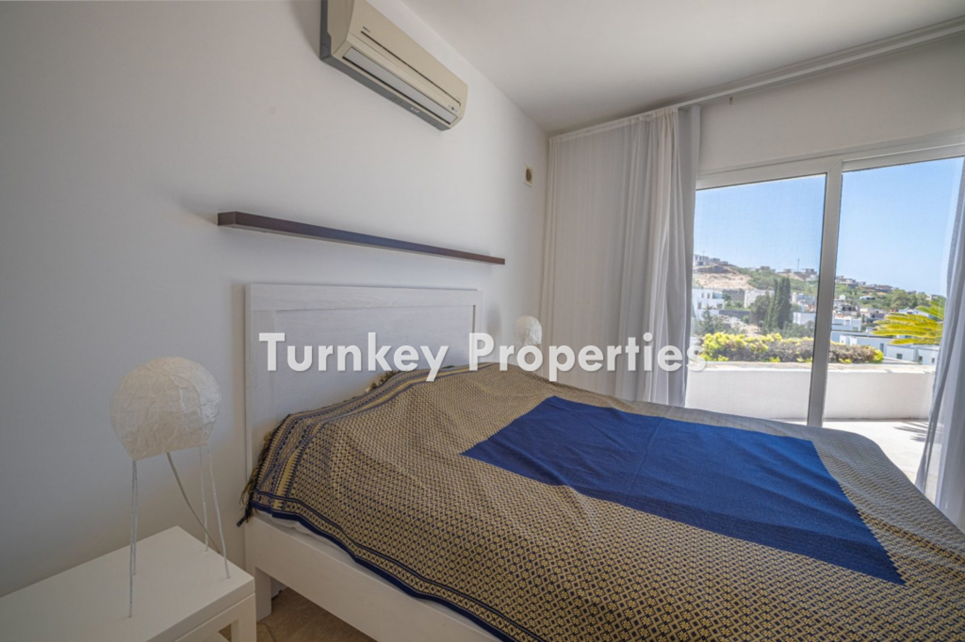 Gümüşlük’te Satılık 3 Yatak Odalı Villa Özel Tasarım Geniş Teraslı