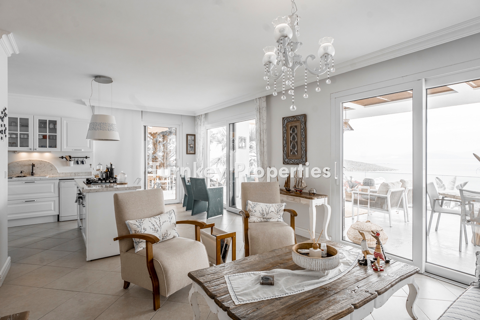 Türkbükü Hebil Koyu’nda Eşsiz Manzaralı, Denize Sıfır Satılık 4+1 Daire