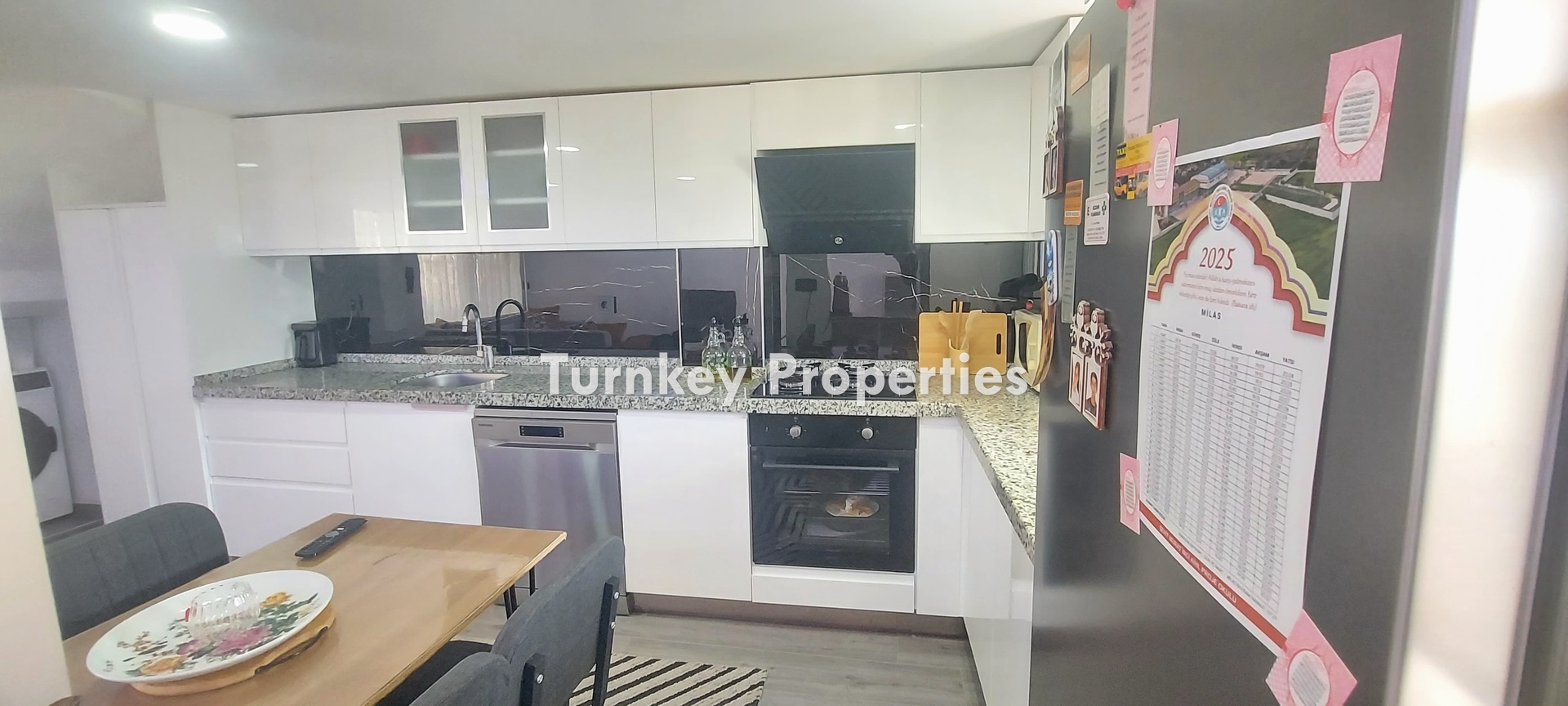 Milas, Boğaziçi’nde Denize Sıfır Site Deniz Manzaralı Satılık Villa