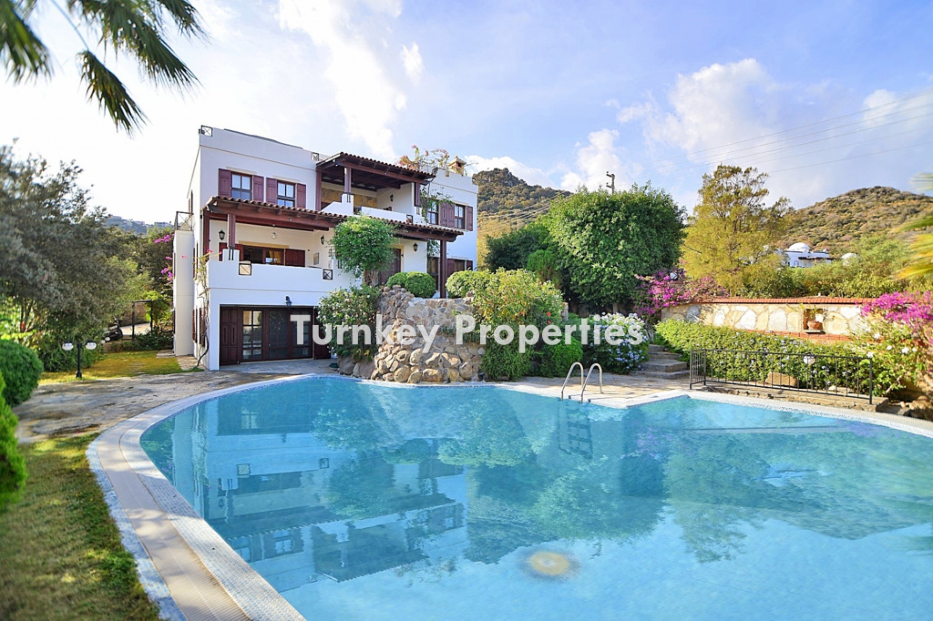 Yalıkavak'ta Satılık Lüks Villa, Özel Havuzlu, Bahçeli, Deniz Manzaralı