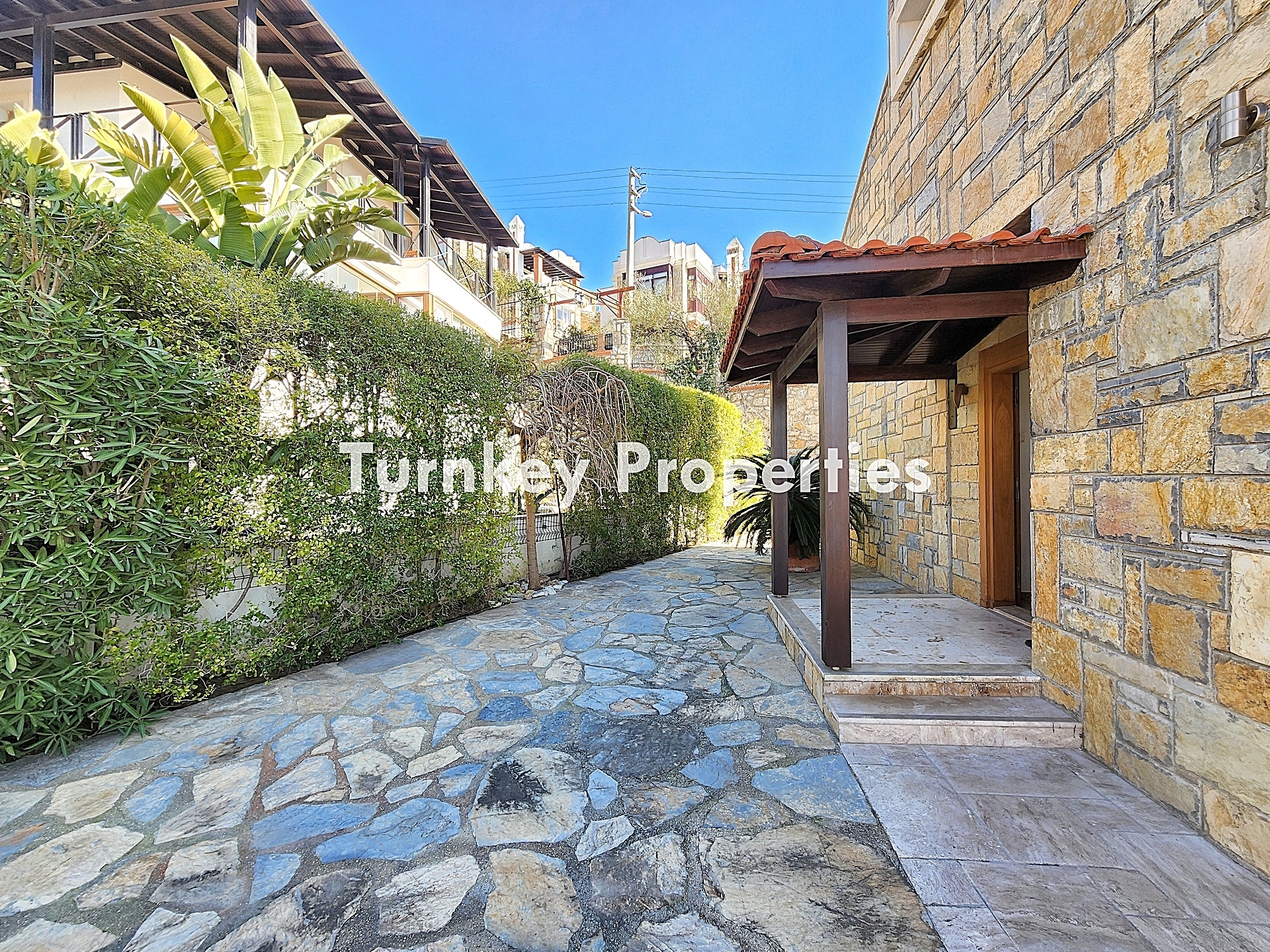 Bodrum Merkez Satılık Ev Deniz Manzaralı Bahçeli Özel Konumda Ev