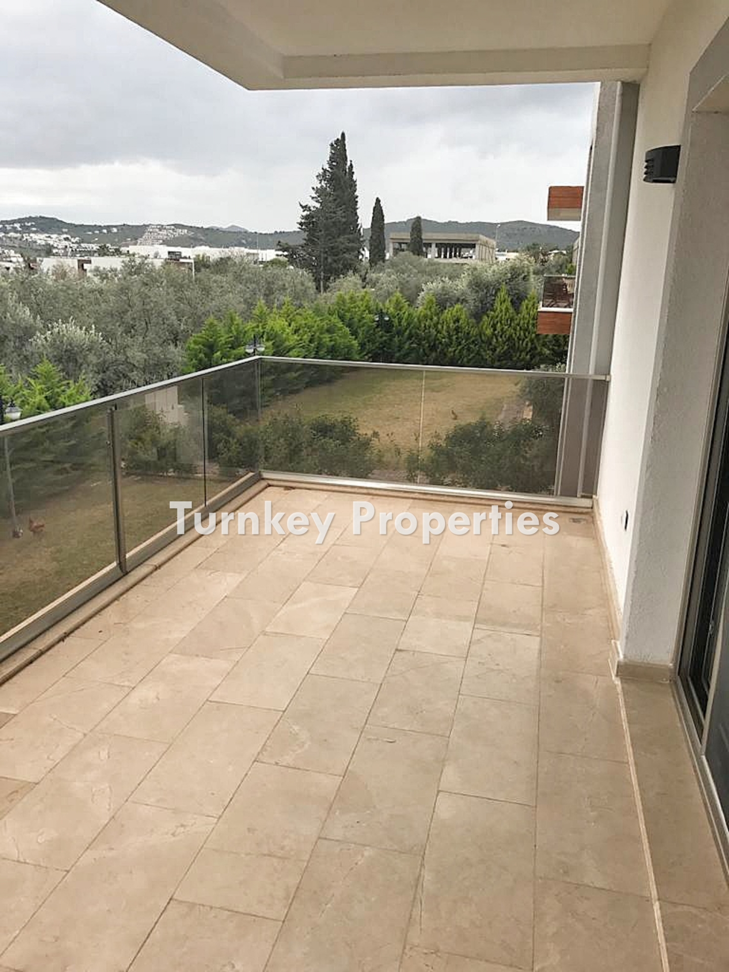 Bodrum, Konacık'ta Satılık Daire | Merkezi Konumda, Marmara Koleji YakIn, Site İçerisinde Ortak Havuzlu 3+1 Üst Kat Daire