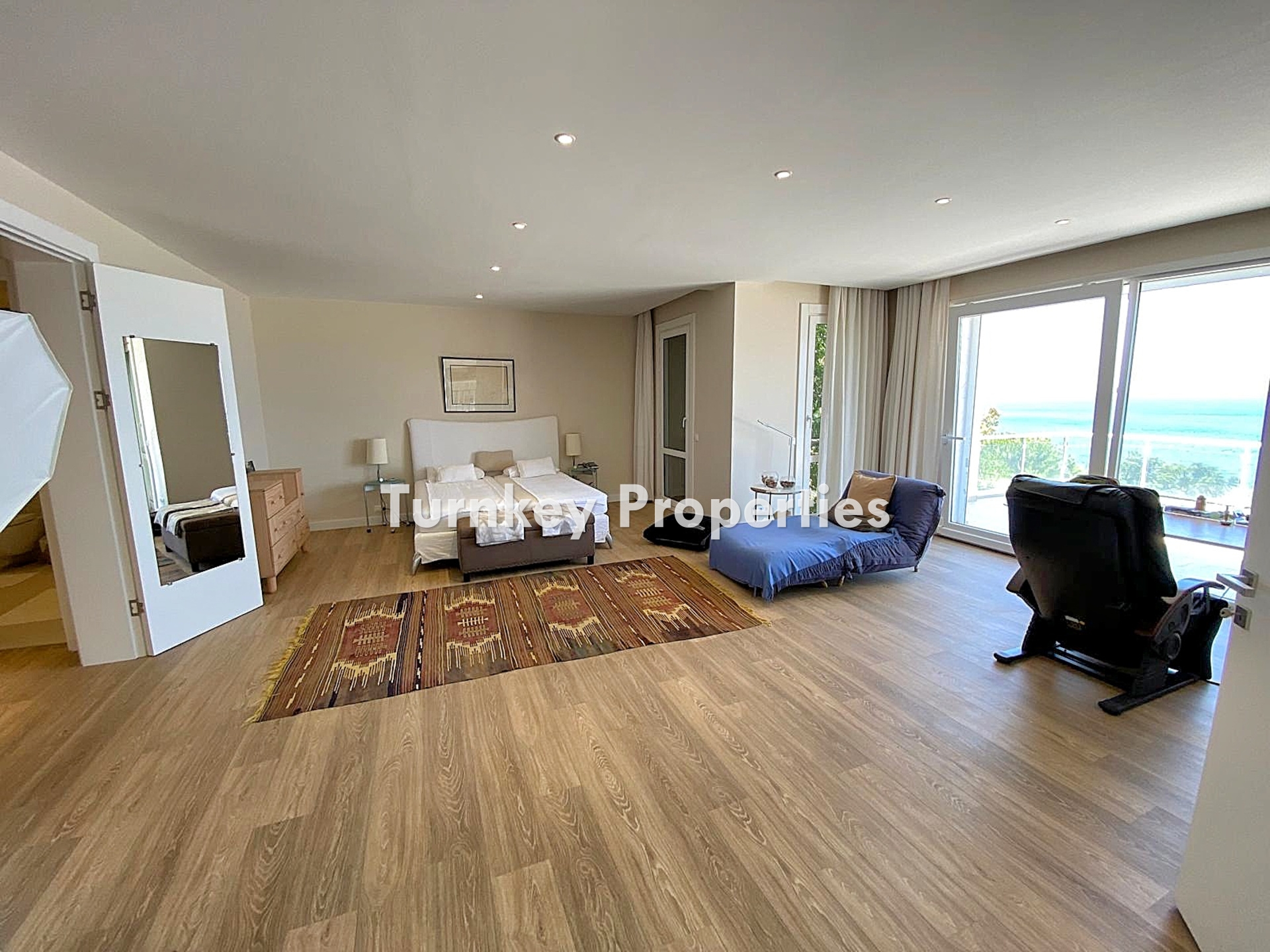 Gündoğan Satılık Villa Denize Sıfır Özel İskeleli Deniz Manzaralı