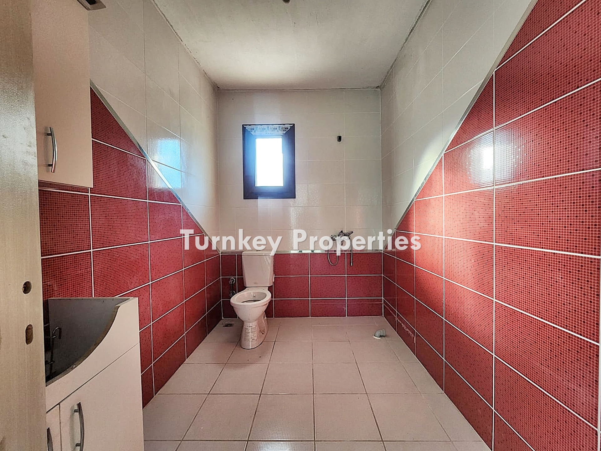 Torba Satılık Müstakil Villa Doğa İçinde Geniş Bahçeli Yaşam Alan