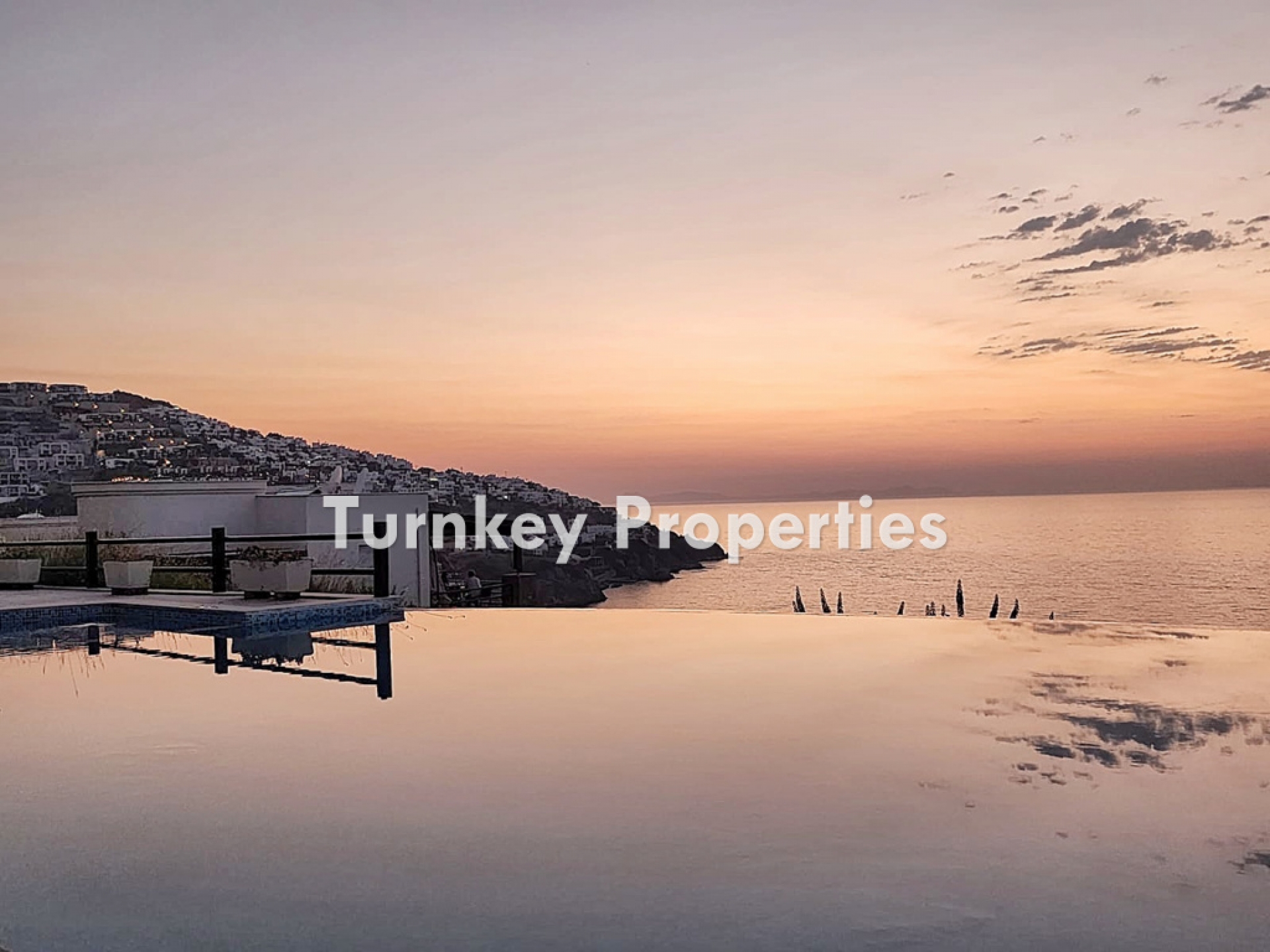 Yalıkavak Satılık Deniz Manzaralı Özel Havuzlu Villa Site içinde