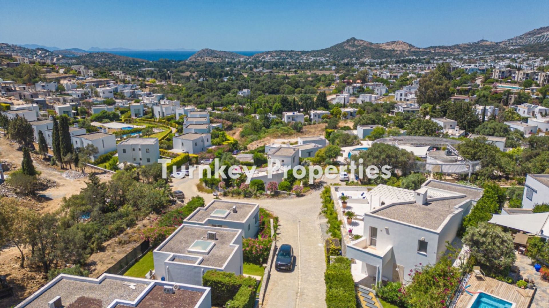 Gümüşlük’te Satılık 3 Yatak Odalı Villa Özel Tasarım Geniş Teraslı