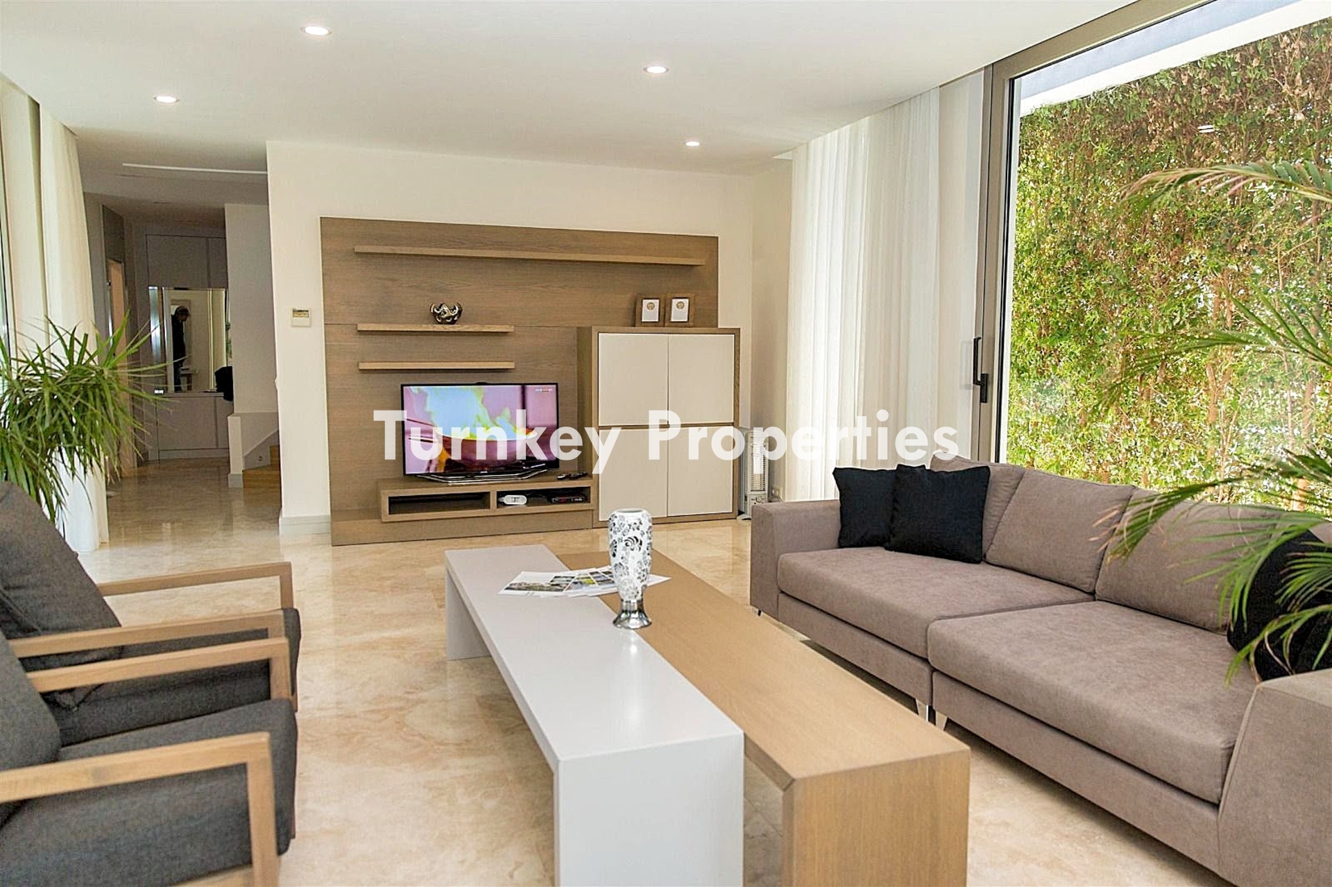 Torba Satılık Villa Denize Sıfır Özel Plajlı Site İçinde Yaşam