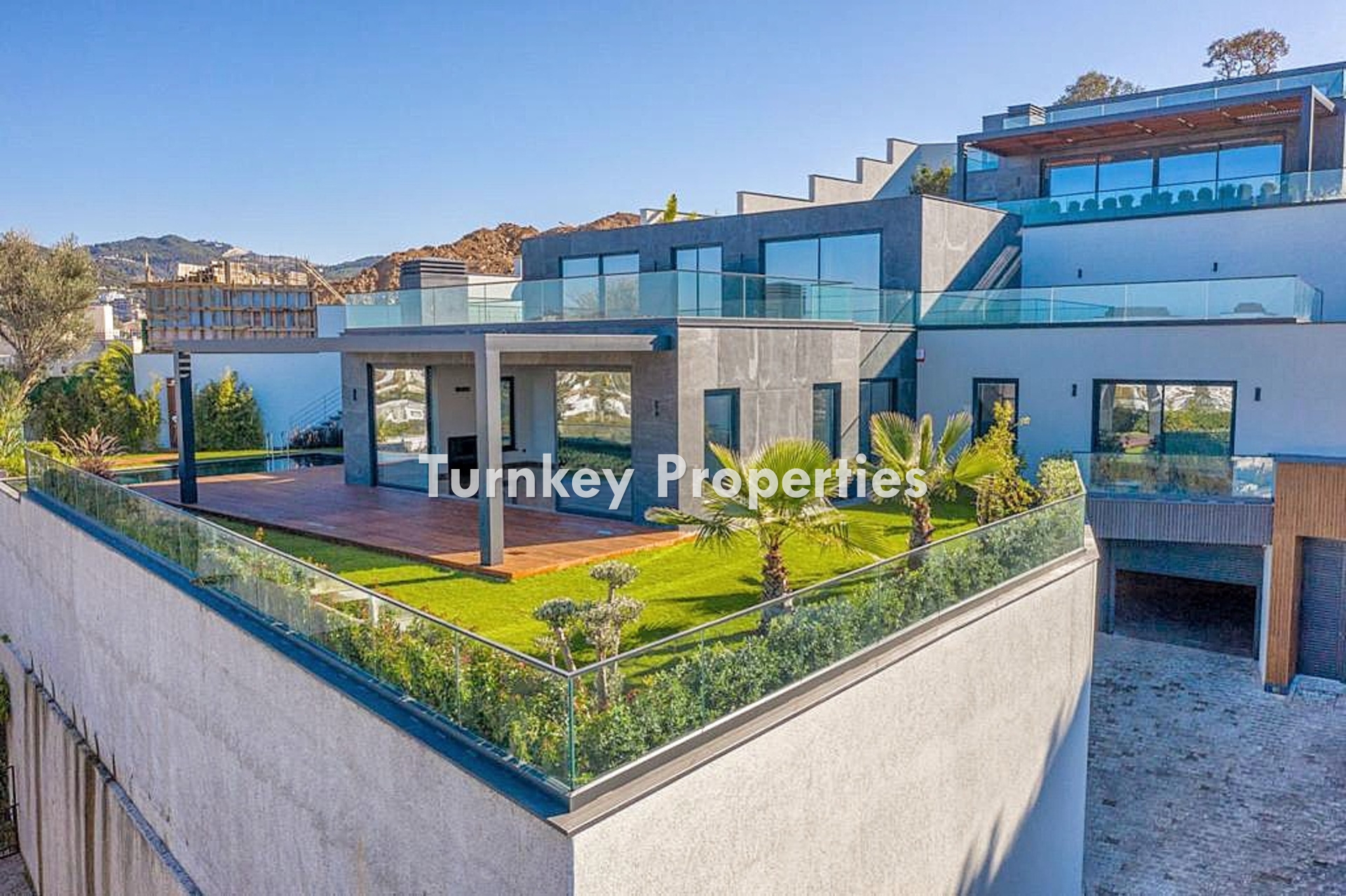 Bodrum Yalıkavak'ta Marina Manzaralı Satılık Müstakil Özel Villa