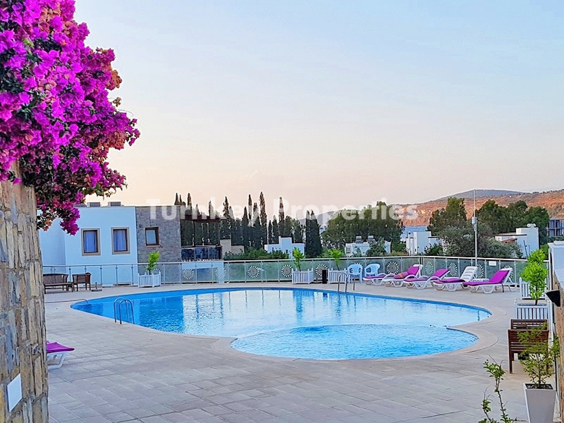 Gündoğan Küçükbük Satılık Tripleks Villa Denize Yakın Site