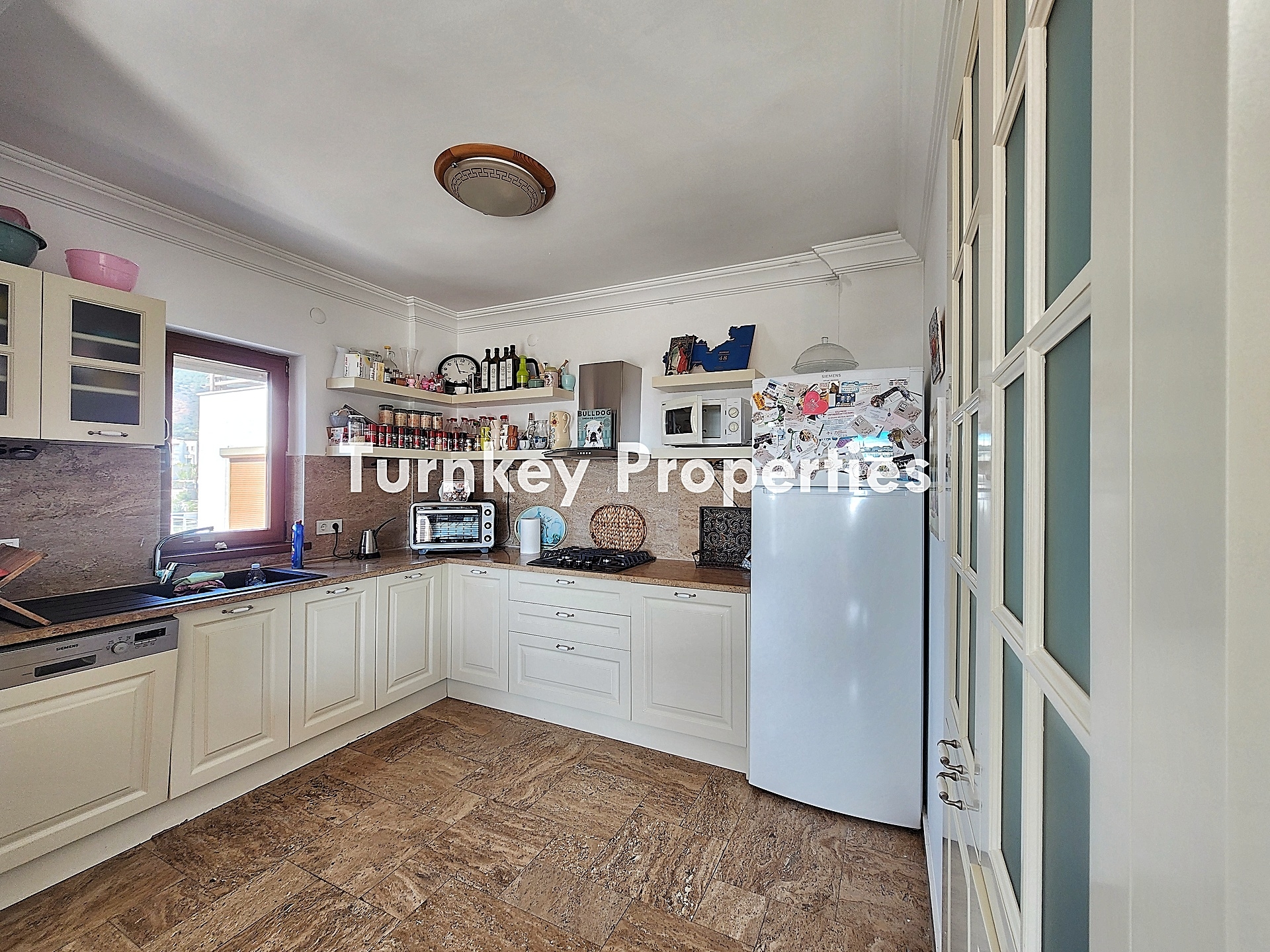 Bodrum Merkez Satılık Ev Deniz Manzaralı Bahçeli Özel Konumda Ev