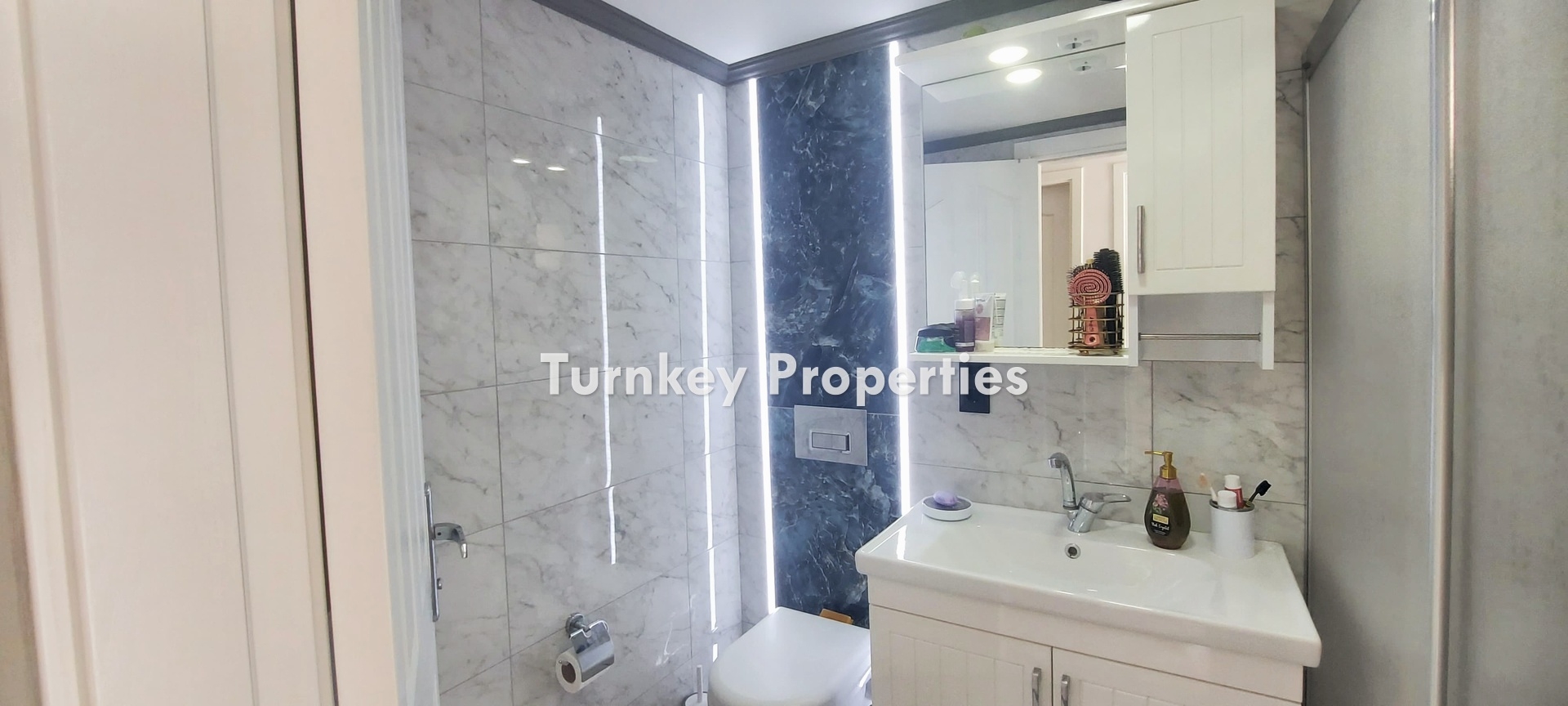 Milas, Boğaziçi’nde Denize Sıfır Site Deniz Manzaralı Satılık Villa